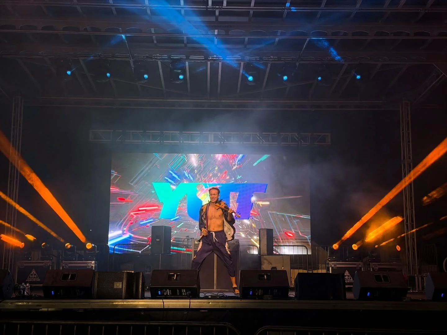 Baltimore, that was pure magic. Thank you for the love, the energy, and for letting me leave it all on stage. NYC stay ready! Something massive is about to hit in November 🎻🔥

Thank you for having me @mooooncakefest