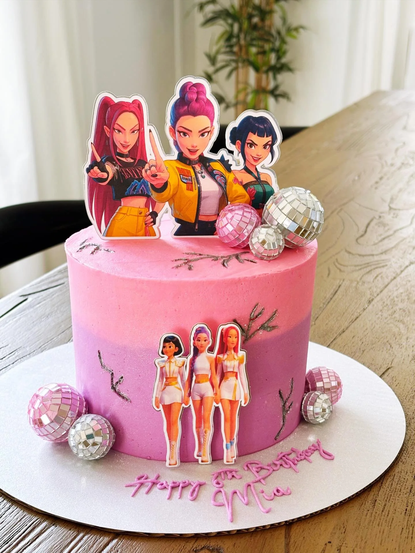 K-pop glam meets Demon Hunters magic, and the result was pure birthday sparkle for Mia! 

My 4-year-old tried to claim it as hers, calling it the most beautiful &ldquo;Pumpkin Demon Hunters&rdquo; cake she&rsquo;s ever seen &mdash; and who am I to ar