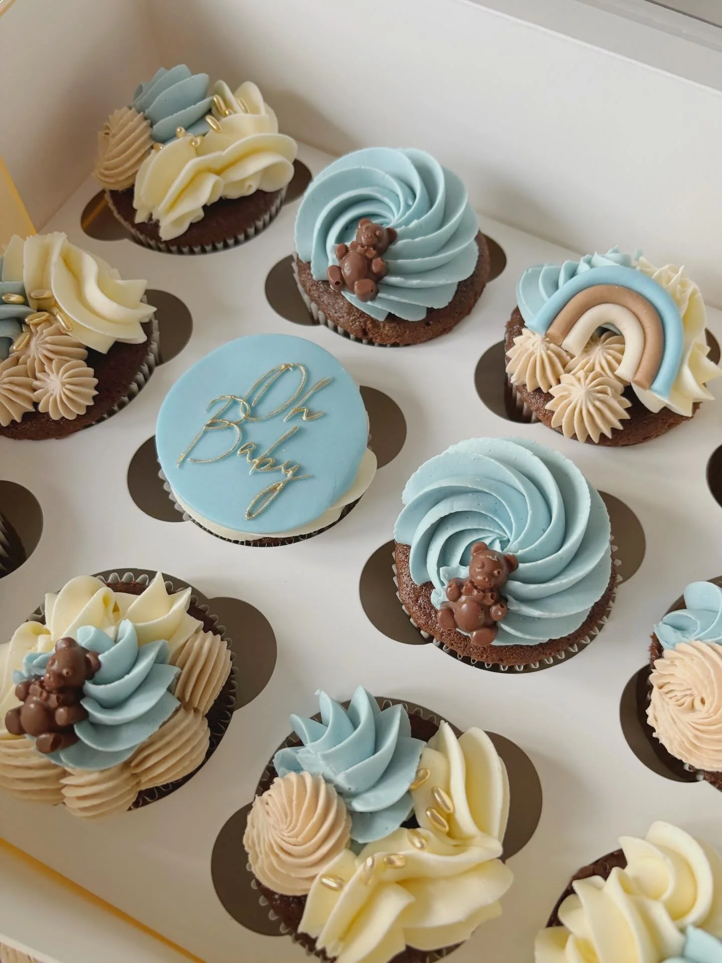 Welcoming a new baby boy, the EATsweets way! Congratulations to my client and her growing family 💙🩵
.
.
.
#babyshowercupcakes #oakvillecupcakes #burlingtoncupcakes