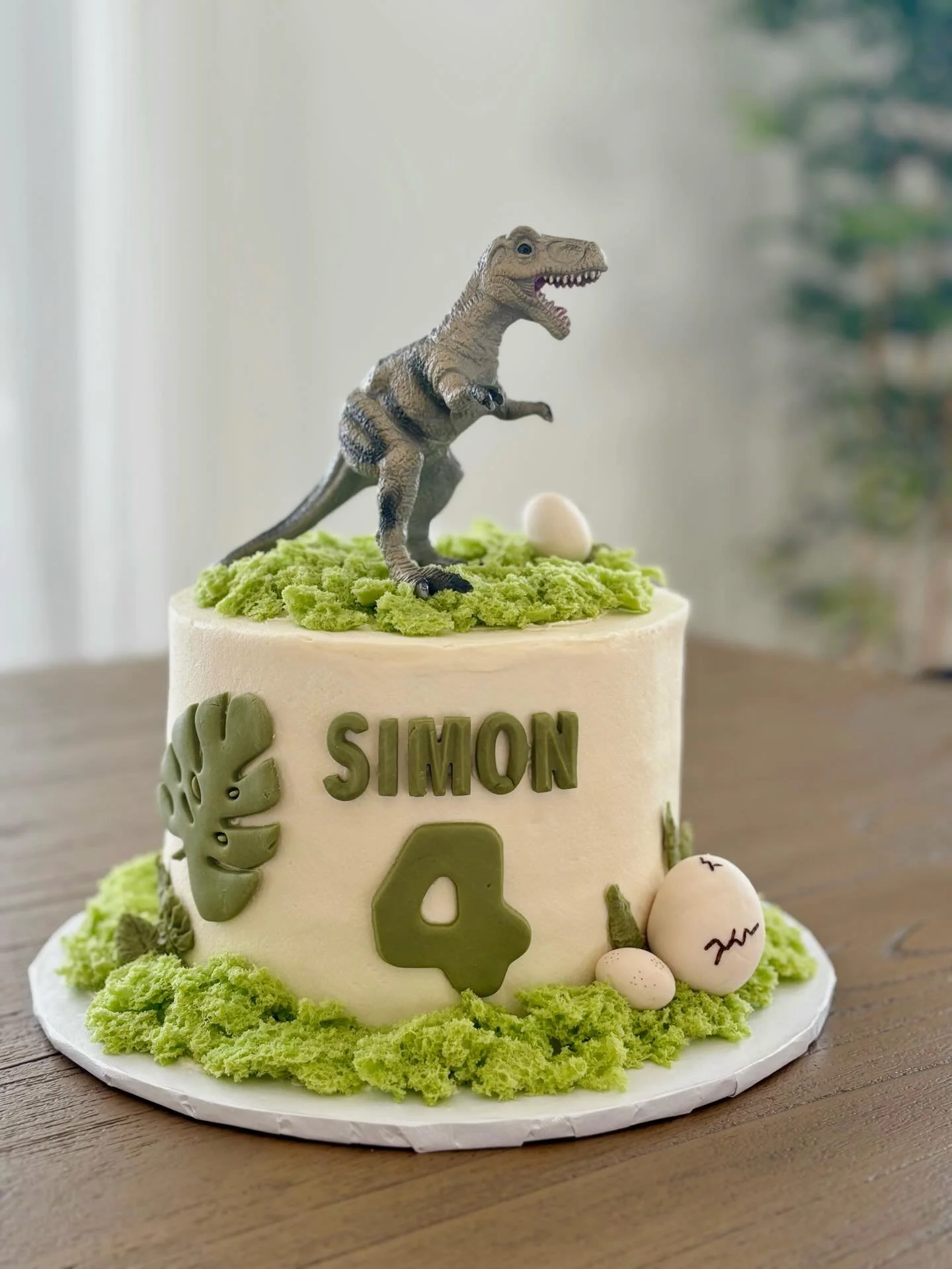 The perfect way to celebrate a dino-loving kiddo! 
.
.
.
#dinosaurcake #oakvillecakes #burlingtoncakes