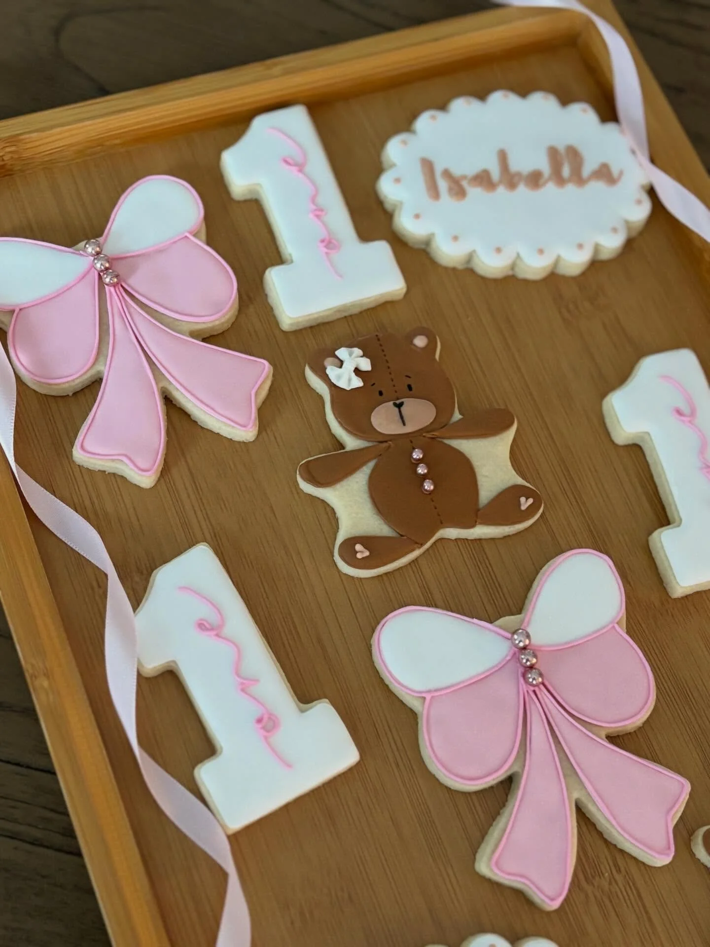 Bears &amp; Bows for a sweet little one&rsquo;s 1st birthday 🎀🧸
.
.
.
#oakvillecookies #oakvillebusiness #burlingtoncookies