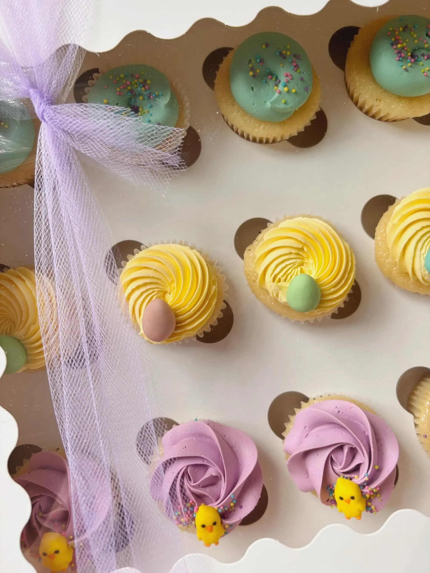 All about mini eggs and pastel colors this weekend and I&rsquo;m not mad about it! 🐣
.
.
.
#eastercupcakes #oakvillecupcakes #burlingtoncupcakes