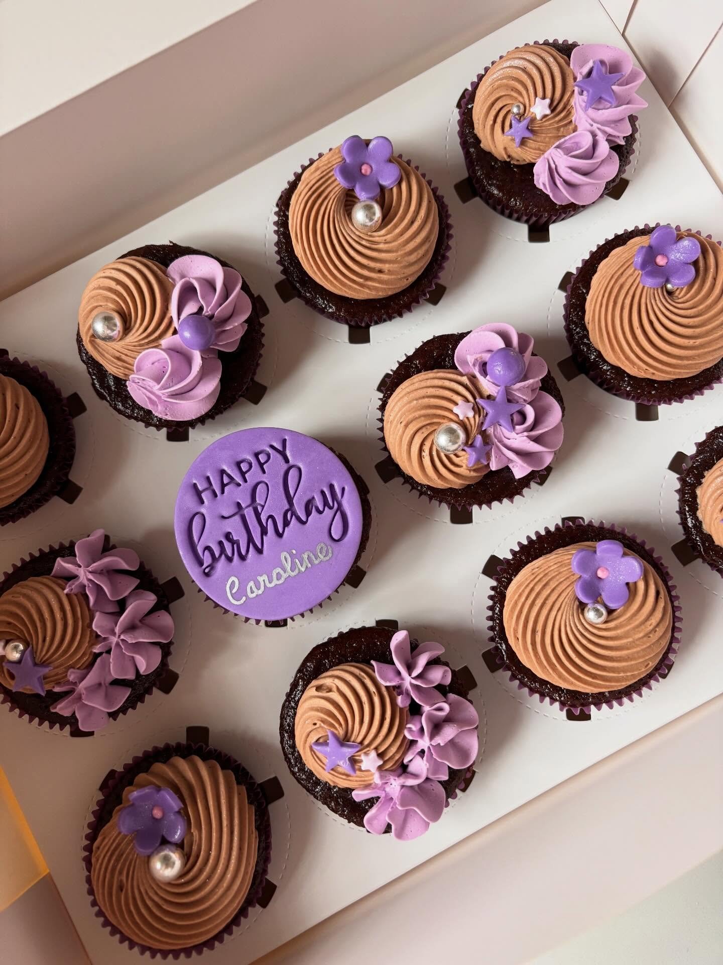Some pretty, swirly cupcakes for a sweet girl who loves chocolate and the color purple! 💜
.
.
.
#chocolatecupcakes #oakvillecupcakes #burlingtoncupcakes