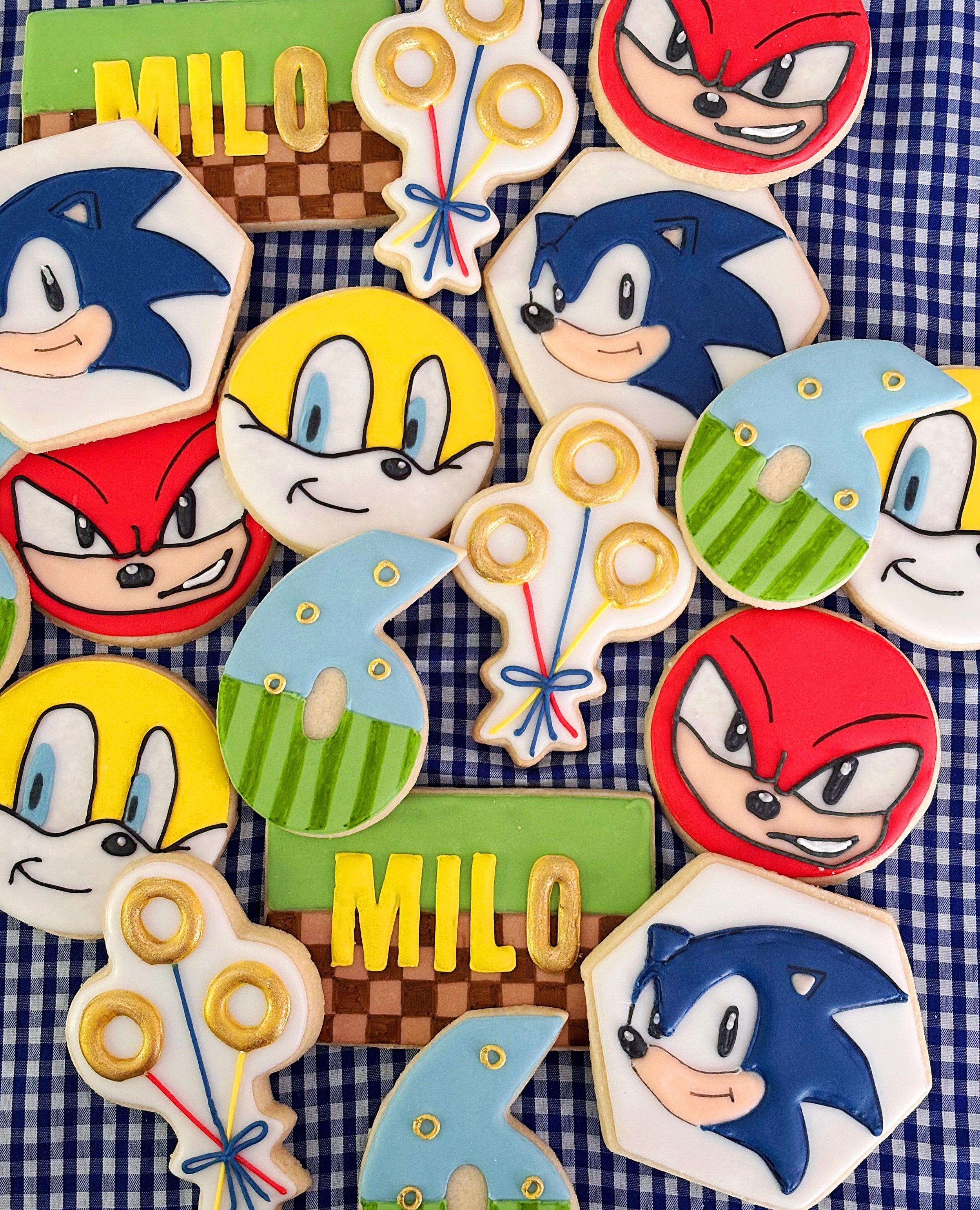 Gotta go fast... because these won&rsquo;t last long! 💨🌀
This set was an absolute blast to create and I love how bright and vibrant it turned out! 💙❤️💛
.
.
.
#soniccookies #oakvillecustomcookies #burlingtoncookies