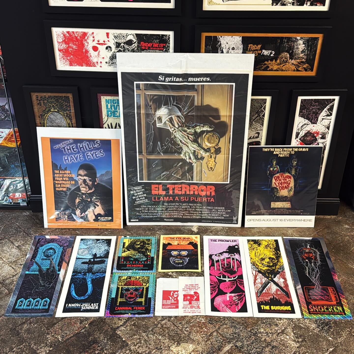 Horror Realm Pickups - Spanish Night Of The Creeps with one of my favorite designs for the movie! Two video store posters for Hills Have Eyes and Return Of The Living Dead, and TWO vomit bags for Mark Of The Devil and The Night The Screaming Stopped.