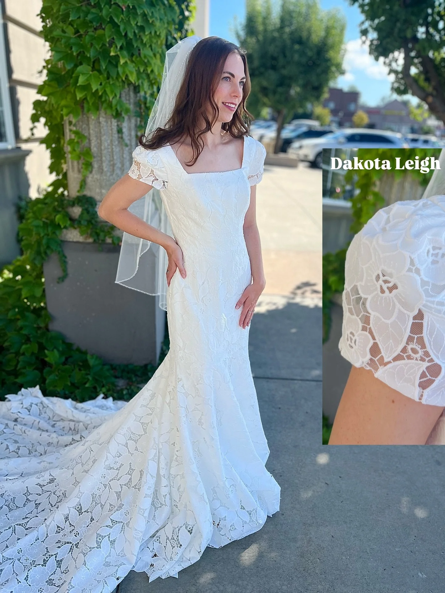 ✨DAKOTA LEIGH✨&mdash; a gorgeous gown from @maggiesotterodesigns with a stunning square neckline and all over floral design that is to die for 💕
Whether it&rsquo;s the neckline, the sleeves, or the train that you love most, we are ready to help you 