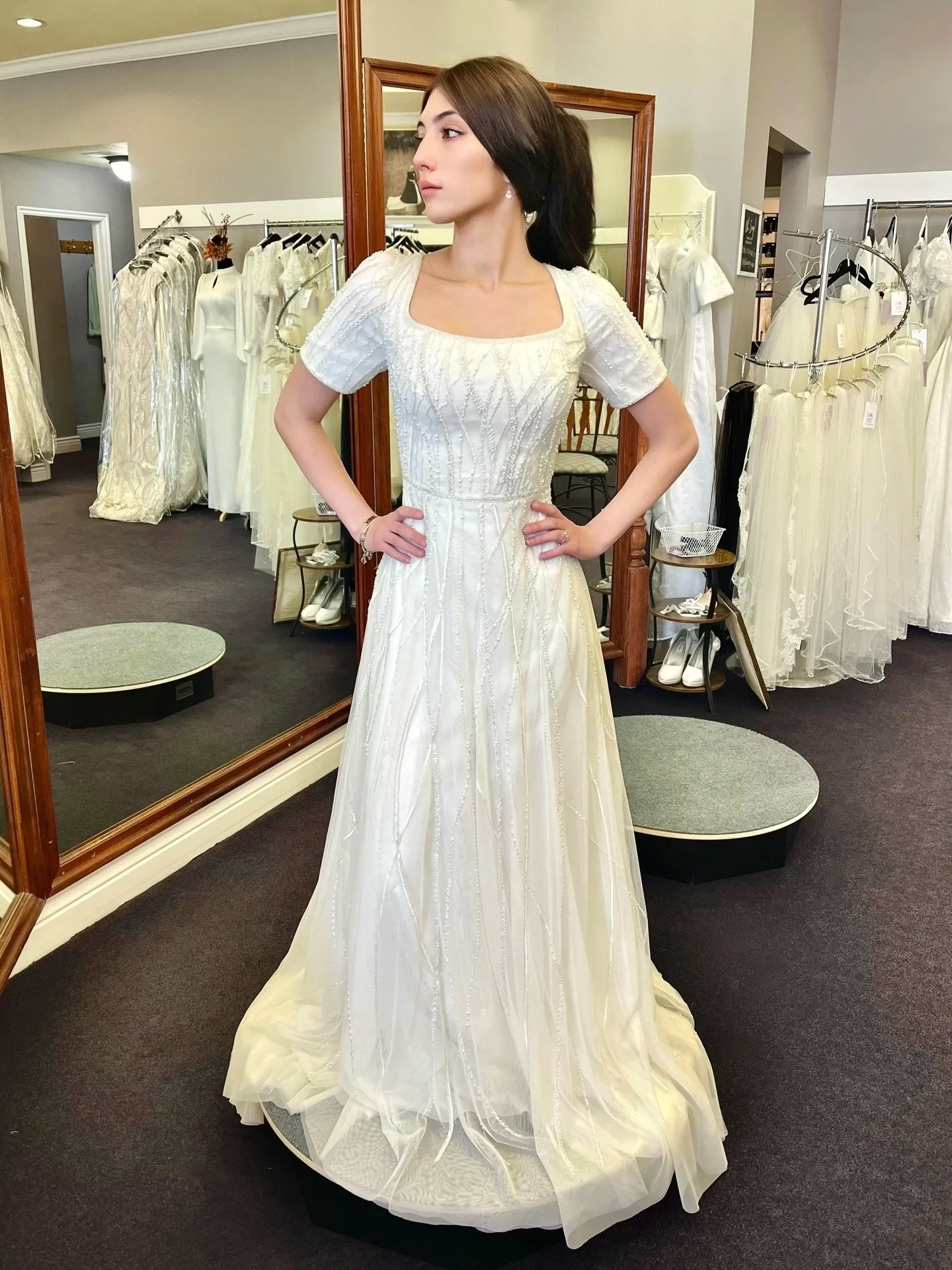 Brides, consider this your holiday miracle! 🎄💫

Our End-of-Year Sample Sale is ON now through December 23 &mdash; with designer gowns priced $399&ndash;$999. 🎁✨

First come, first serve&hellip; so come early for the best selection!💓

💫Book your 