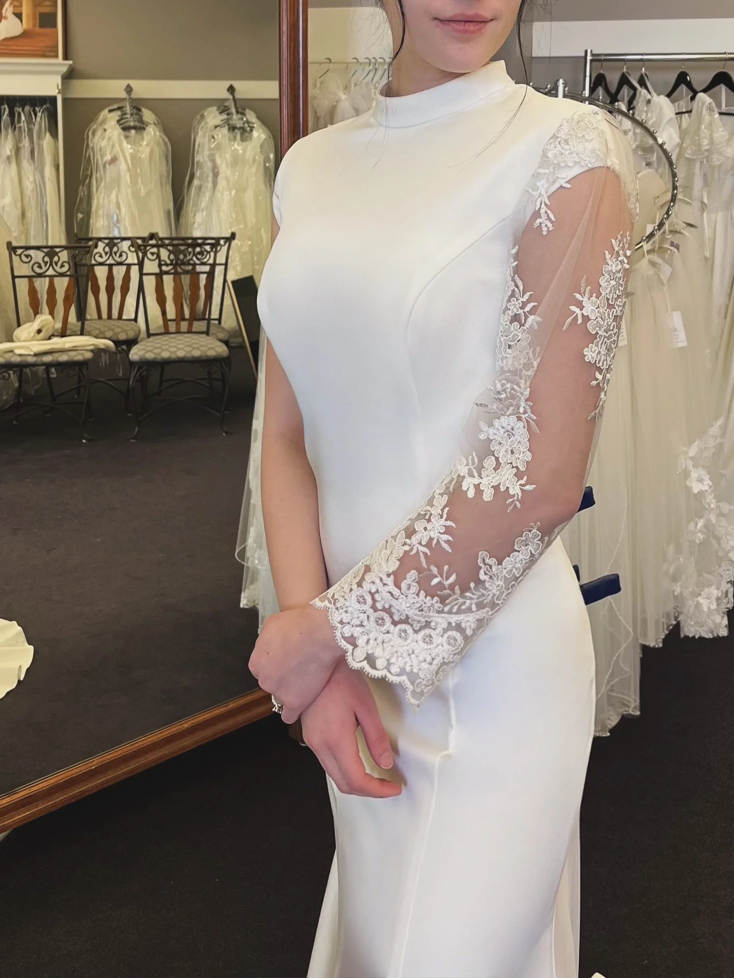 Custom order or off-the-rack?
Both are beautiful &mdash; it just depends on your needs 🤍
Swipe to see which option fits your timeline, budget, and wedding vision best. We&rsquo;ll help you decide when you come in ✨
#BridalImage #WeddingDressOptions 