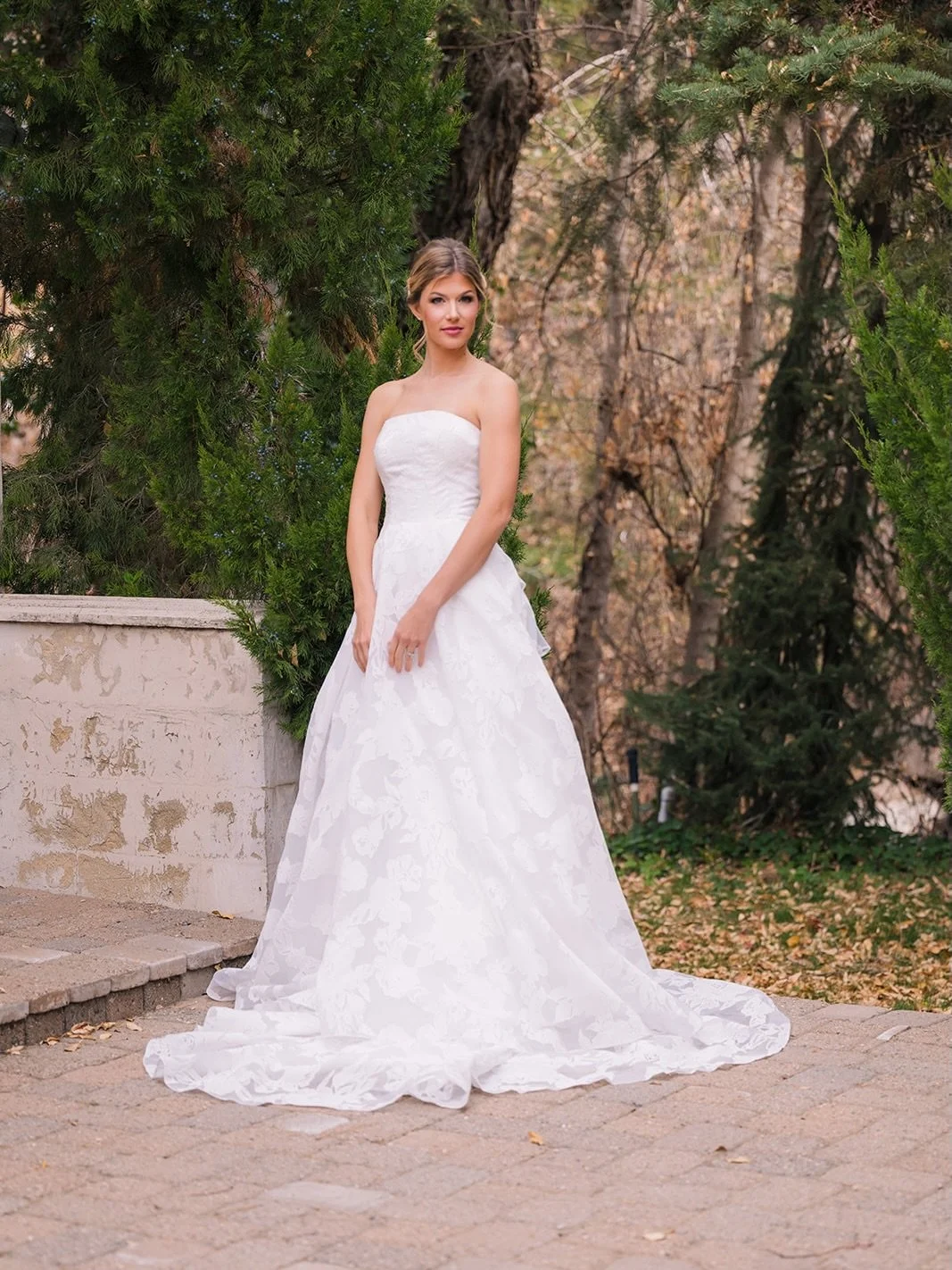 Hey there, bride-to-be!  Still searching for a dress that feels timeless&nbsp;and a little different?

Abbott is that effortless elegance you&rsquo;ve been picturing 🤍

Try her on during our Barbie Anne Designer Event, April 17&ndash;25

Enjoy 10% o