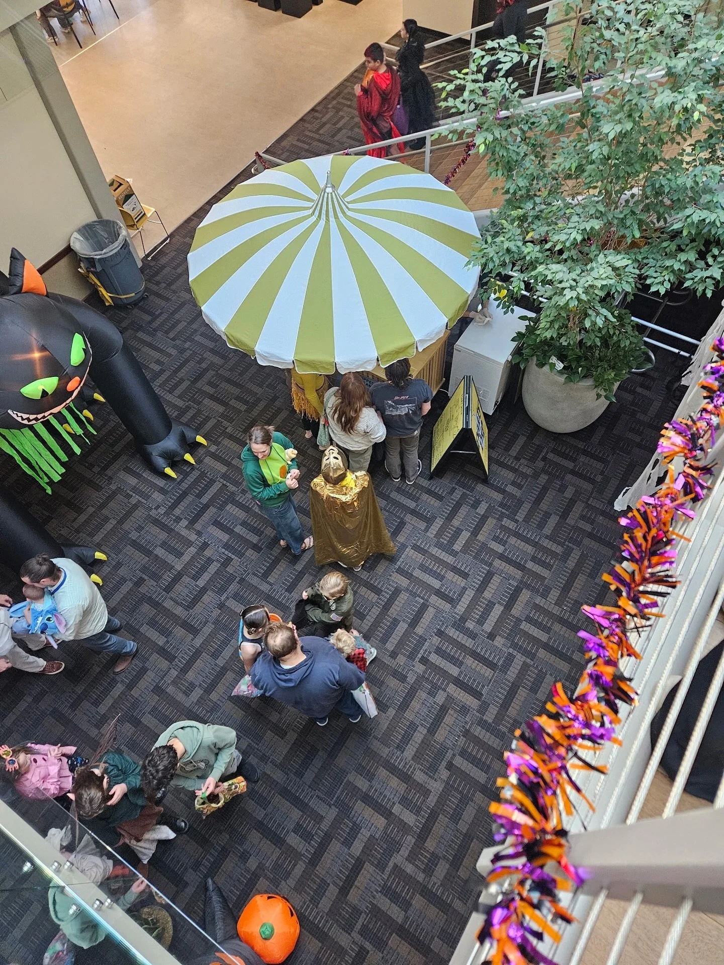 Tag your HR (or boss!) and help them plan the holiday party&hellip; and next thing you know, you&rsquo;ll be employee of the month! 🍦💼✨

This was for a Corporate Halloween party, but we can totally picture this vibe at your Great Office Feast&helli