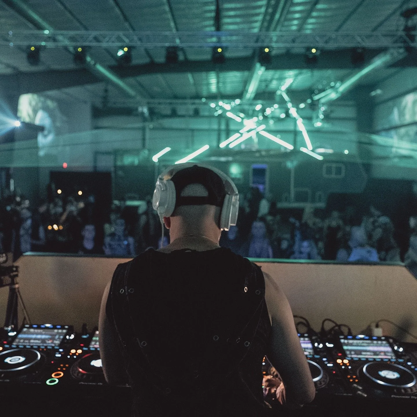 Throwback to Taurean-Aries celebration. A night full of good people, good energy. 
Nothing better than playing for friends and watching the vibes build in real time.

Grateful for nights like this. Let&rsquo;s do it again soon.

#Throwback #GoodVibes