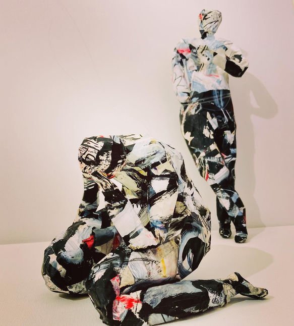 The Gap
2-figure sculpture, Paper, tape, glue, painting scraps
13 x 8 in / 33 x 20 cm
2022
