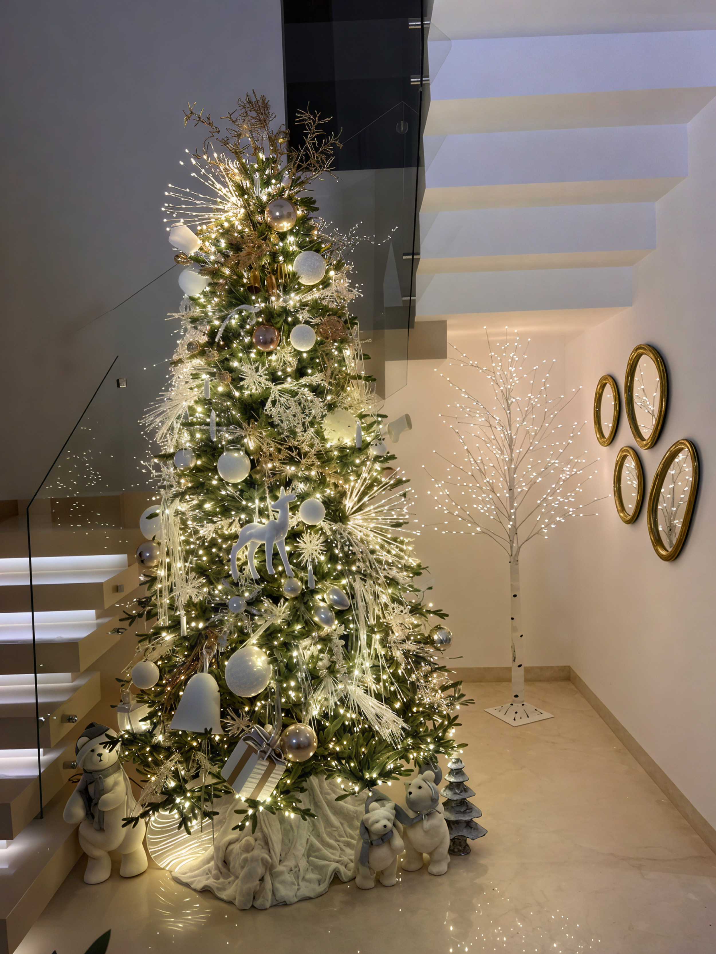 The Magic of Layered Lighting: For Christmas Tree Decor