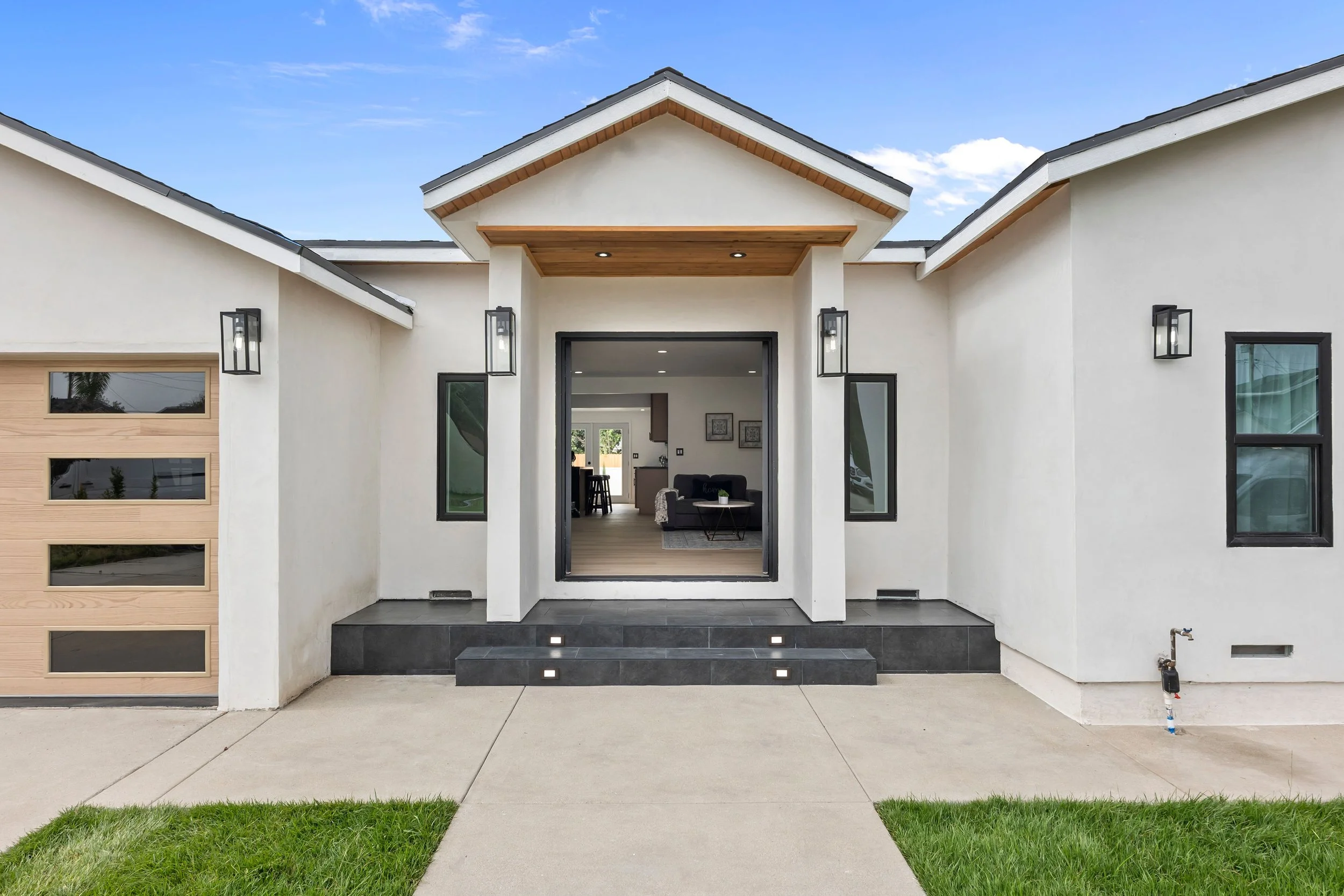 9044 Bigby Entry.jpg