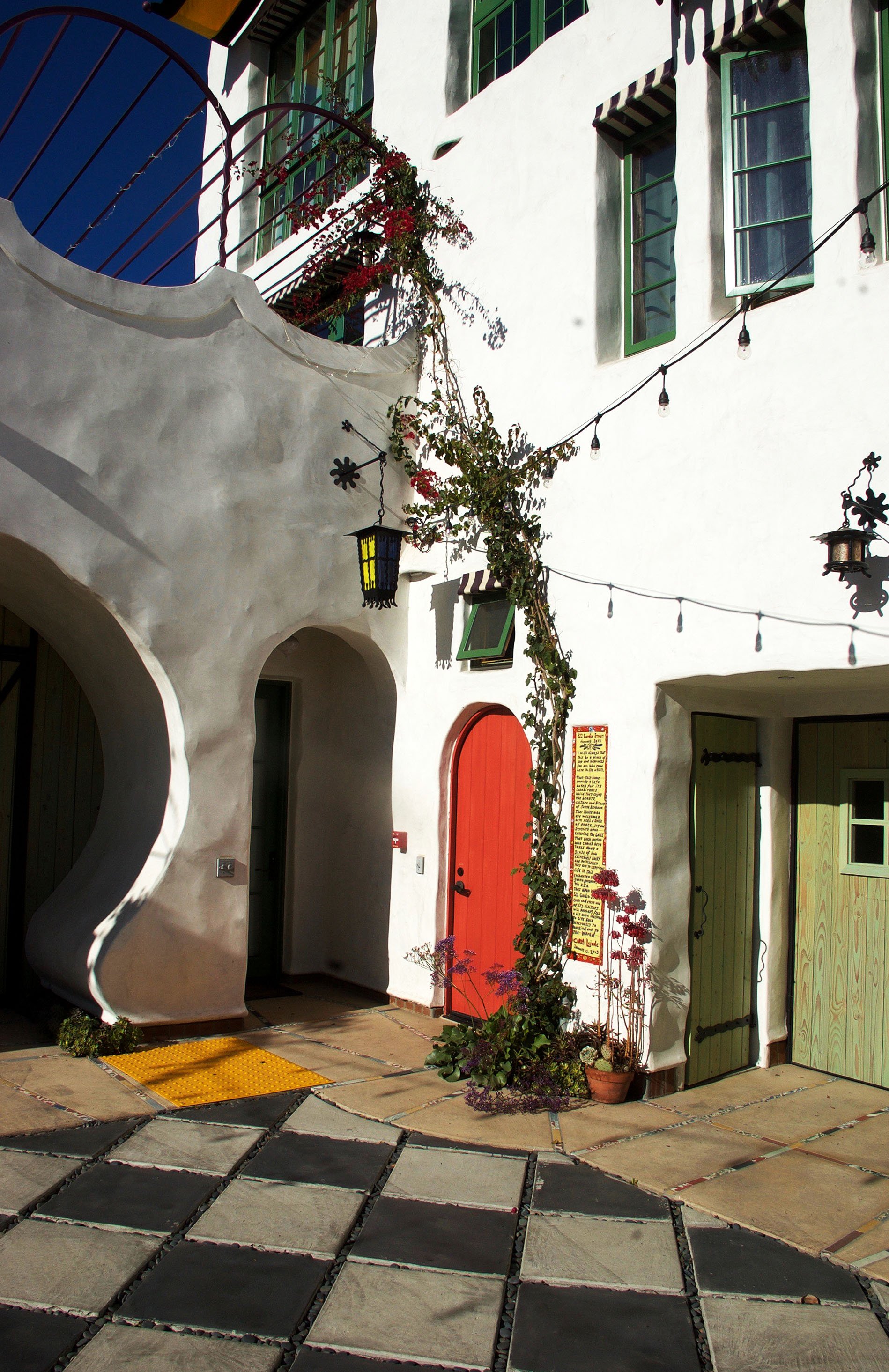 courtyard1.jpg