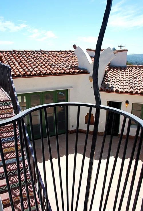 Balcony+&+Courtyard3_edited-1.webp