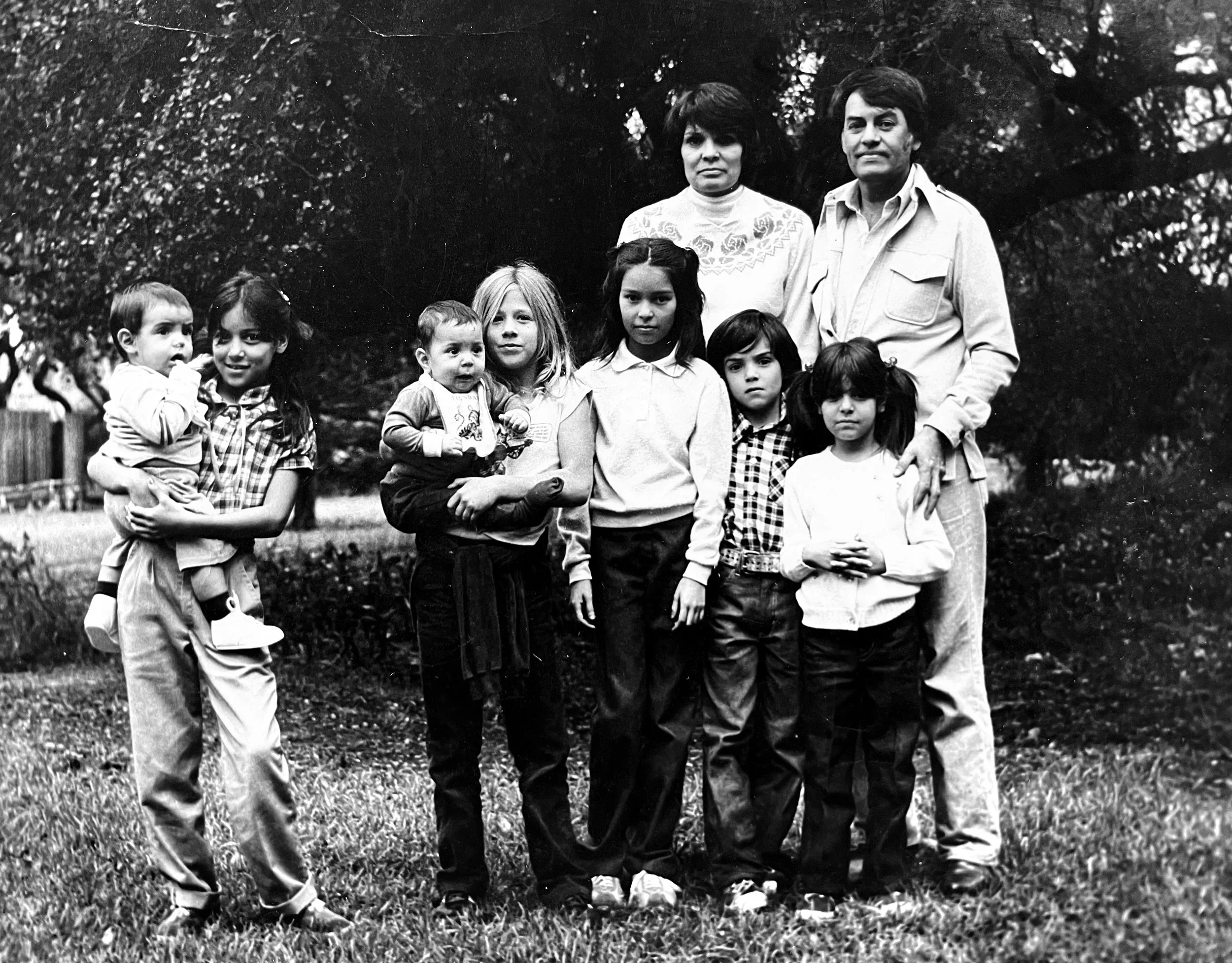 De+La+Cruz+family.webp