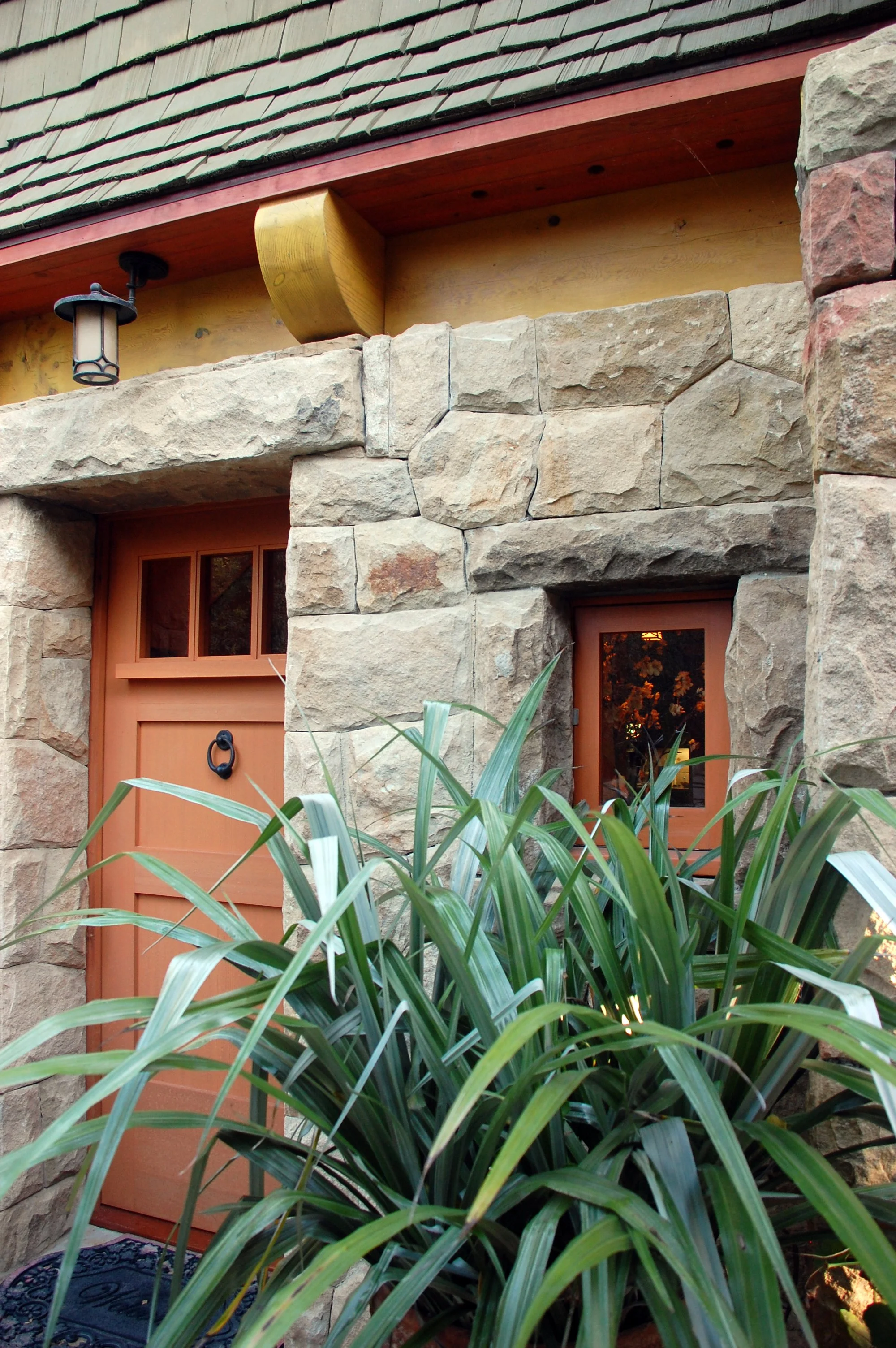 Sola Street Bungalow_Exterior1008.jpg