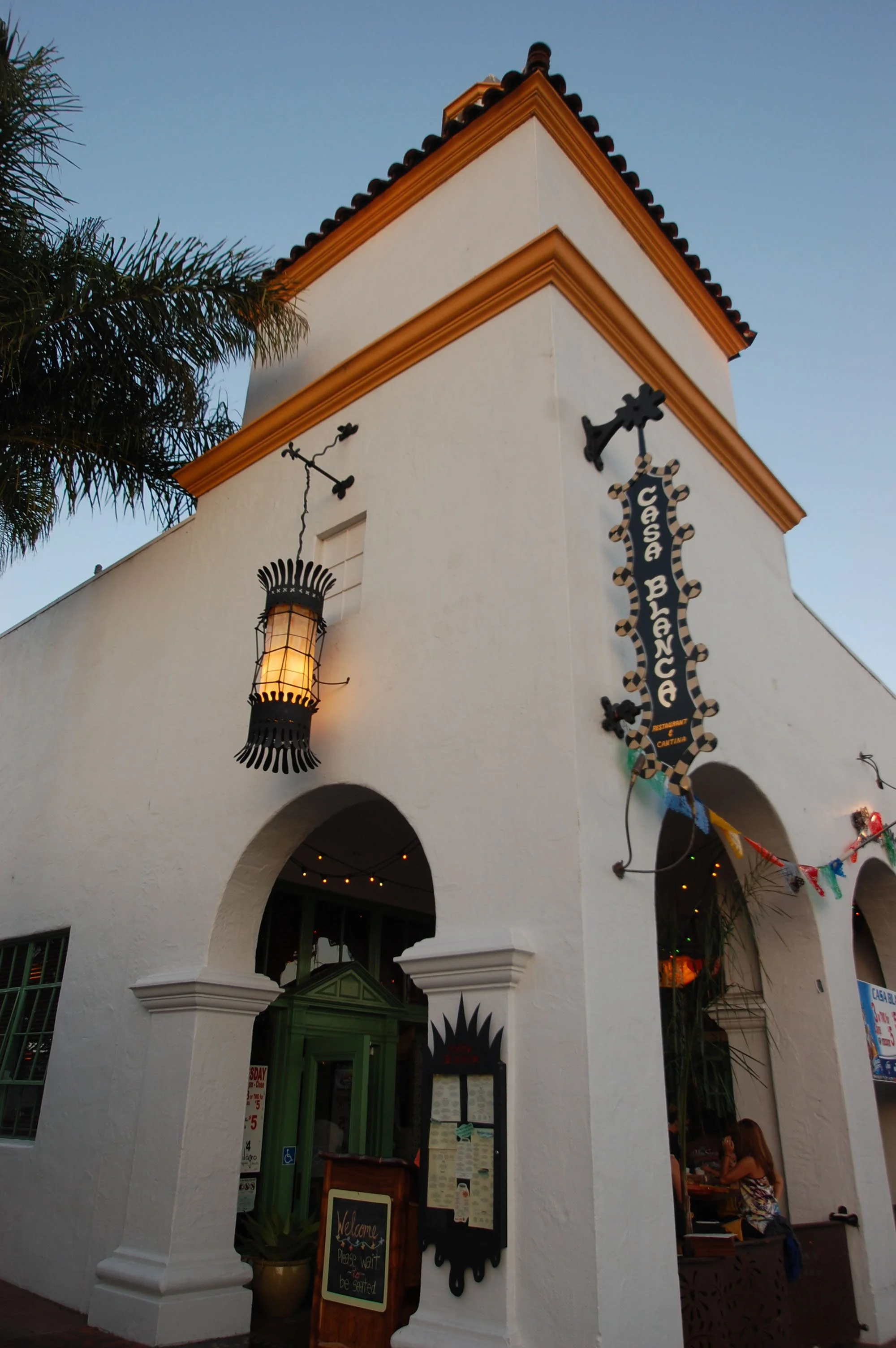 Casa Blanca Restaurant_Exerior1005.jpg