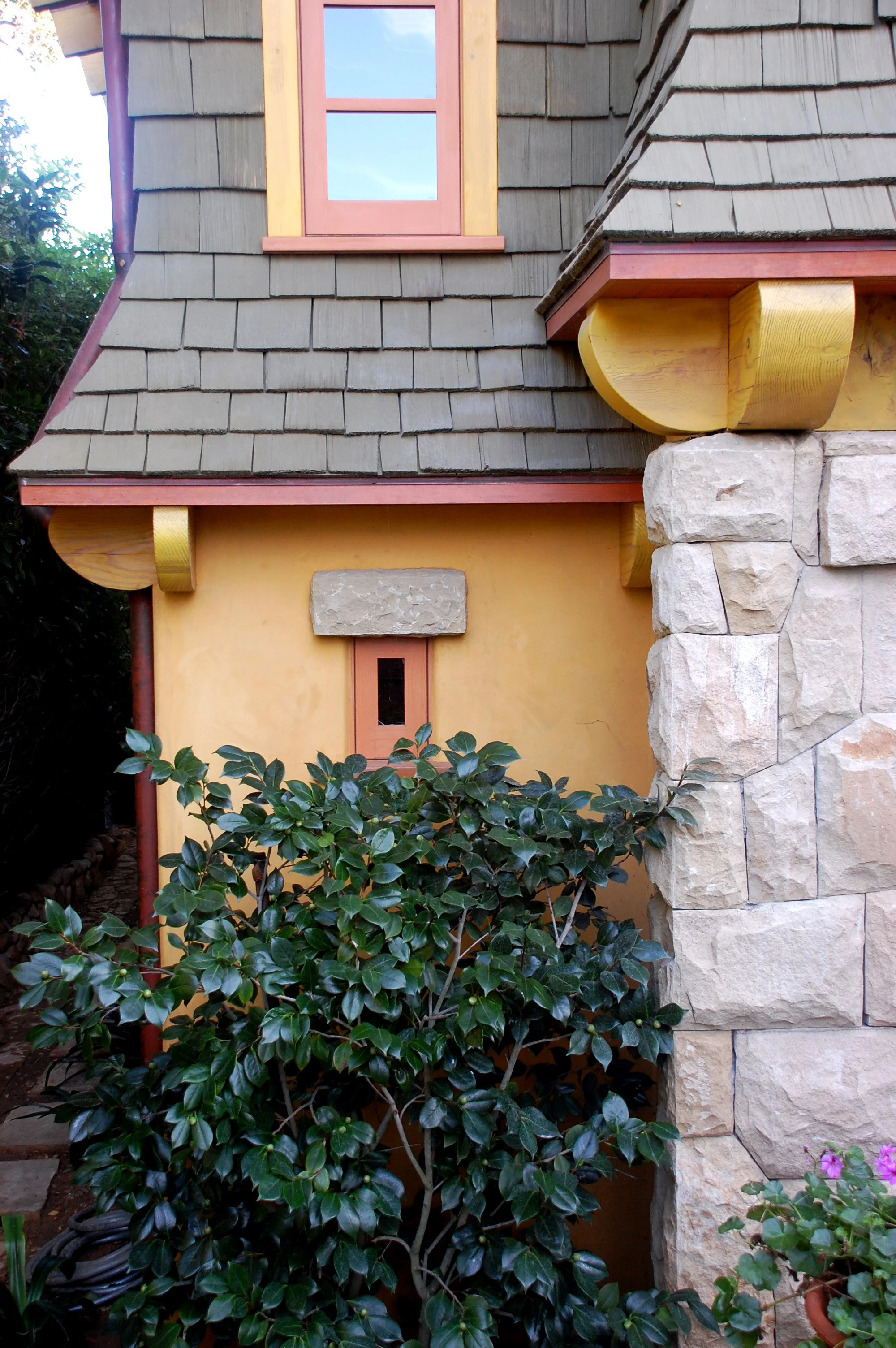 Sola Street Bungalow_Exterior1002.jpg