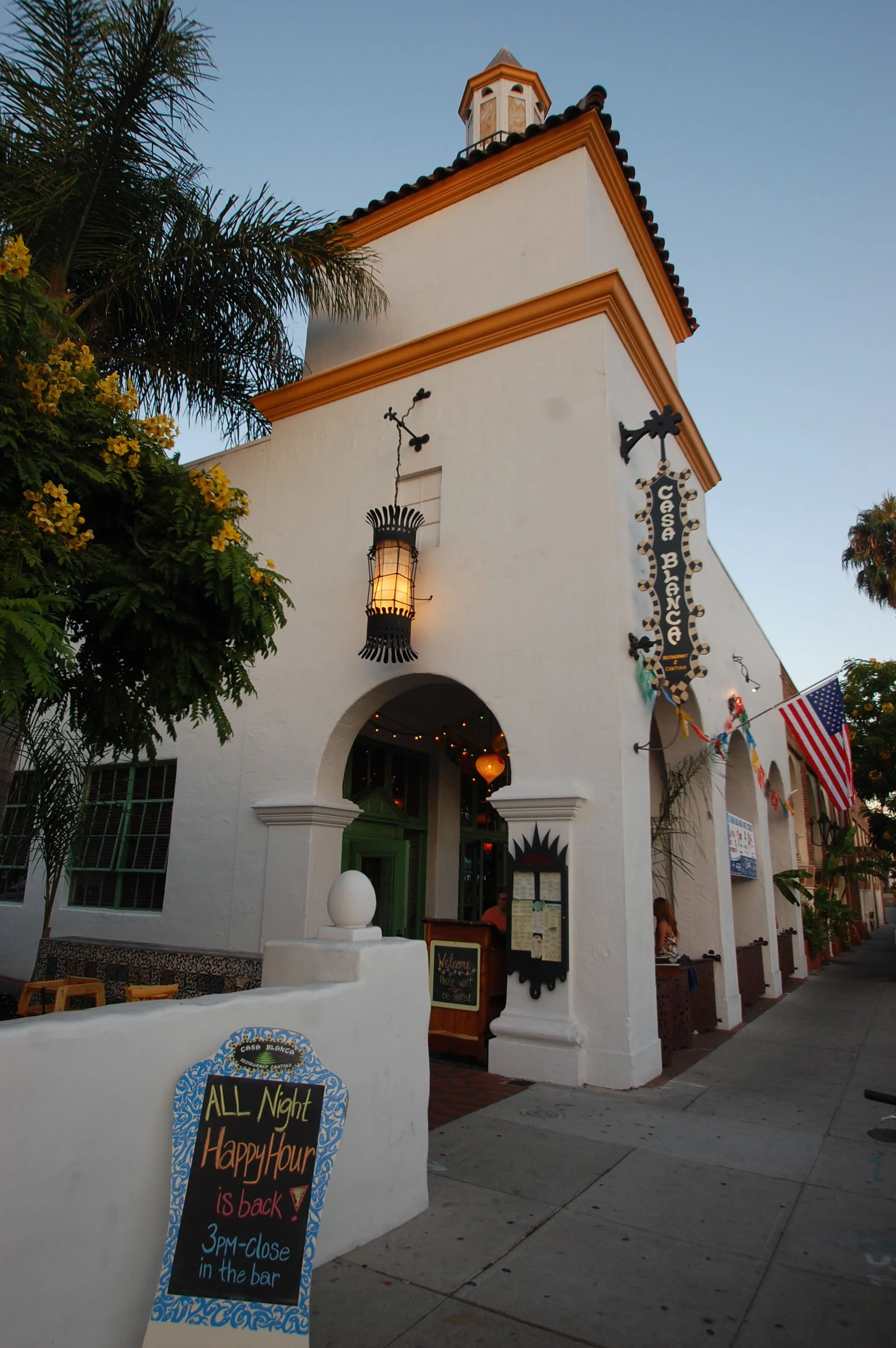 Casa Blanca Restaurant_Exerior1006.jpg