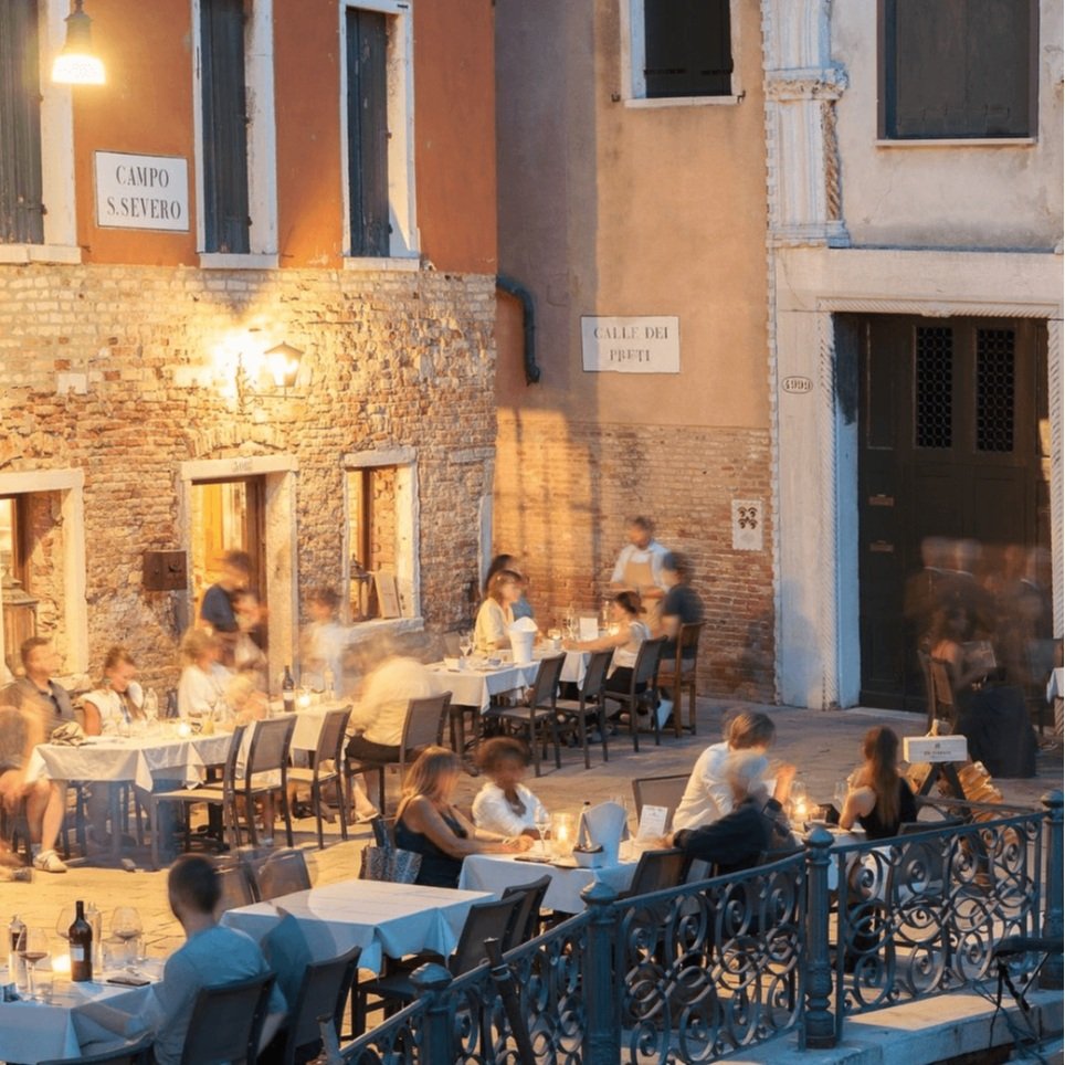 Outdoor at Luna Sentada in Venice.