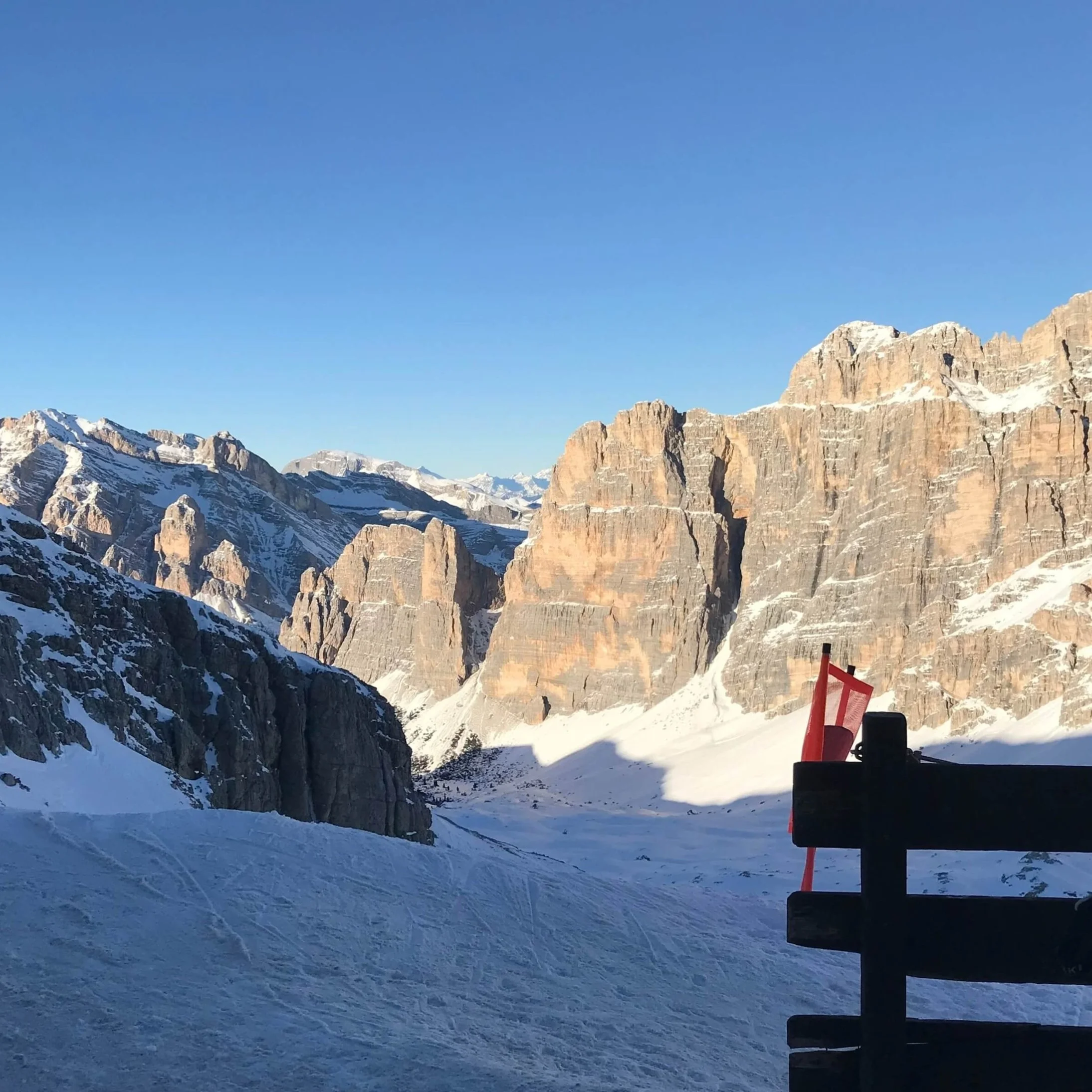 The entrance to the Super 8 Ski Tour from Lagazuoi.