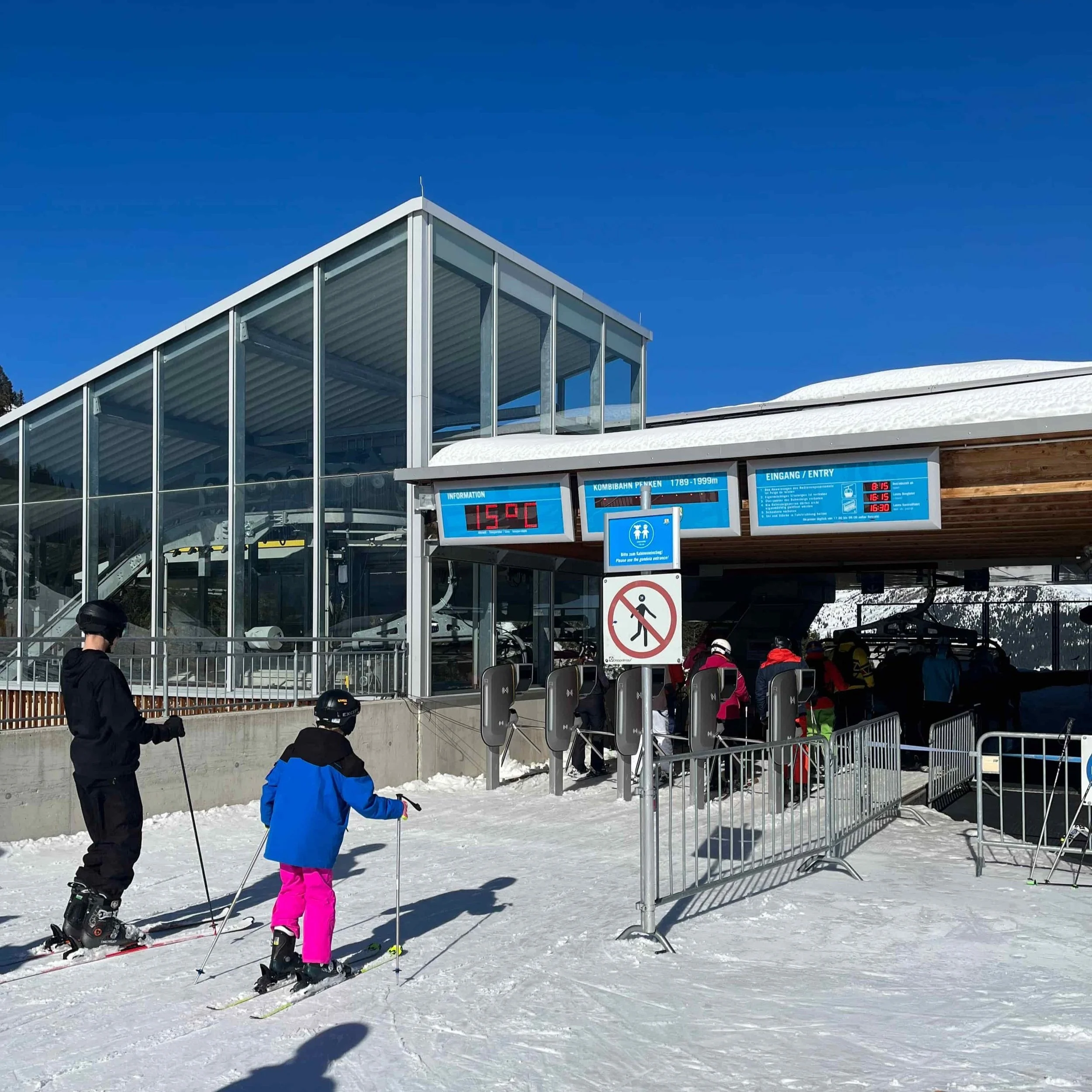 A ski lift in Mayrhofen, Austria shows a temperature of fifteen degrees celsius during ski season.