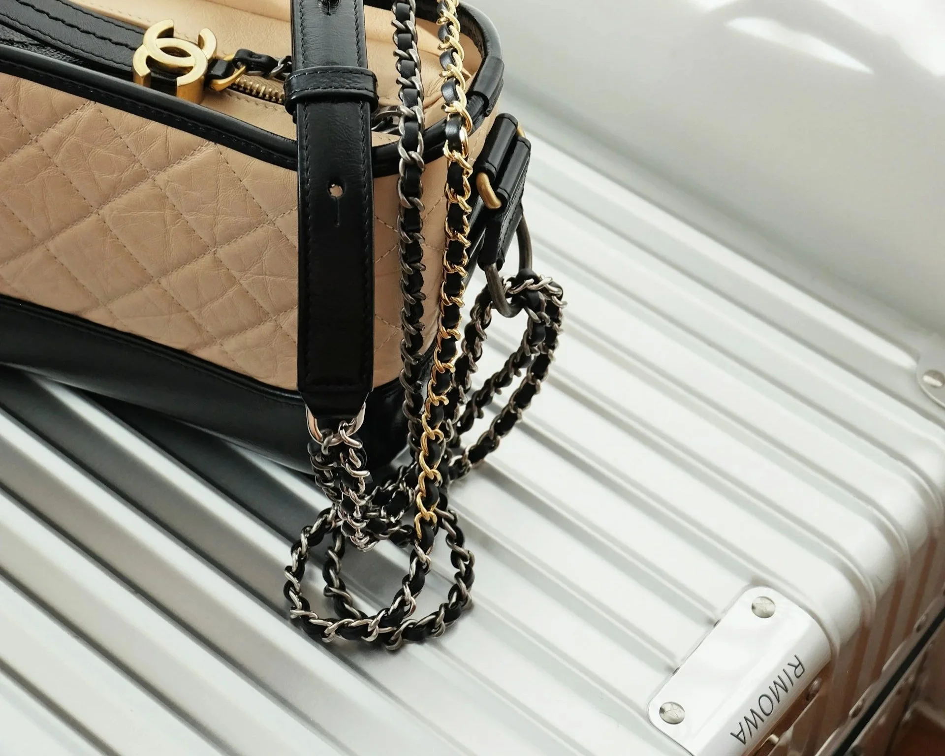 The Ultimate Personal Item Packing List for Long Haul Flights