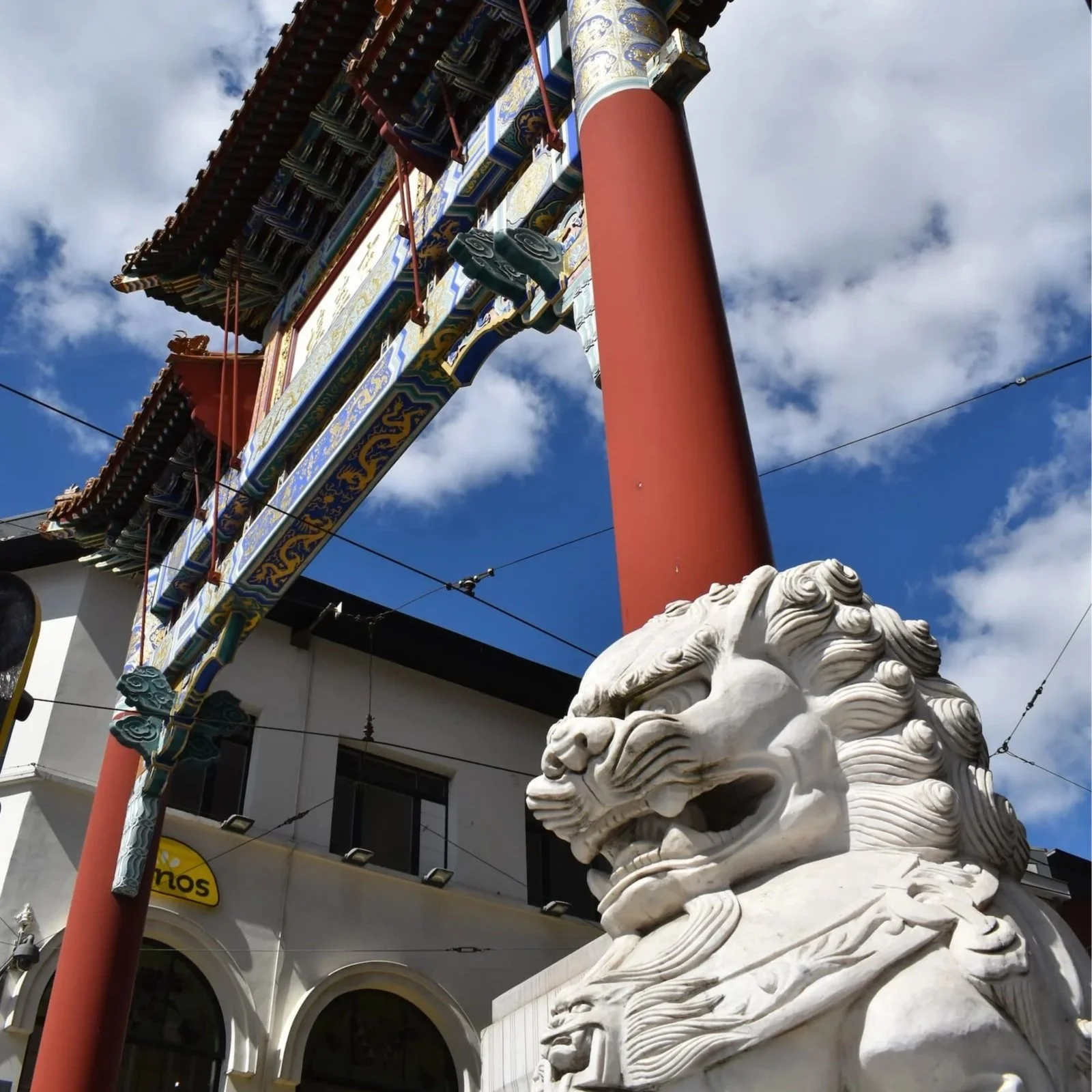 The gate to Antwerp's Chinatown is guarded by two Foo Dog statues.