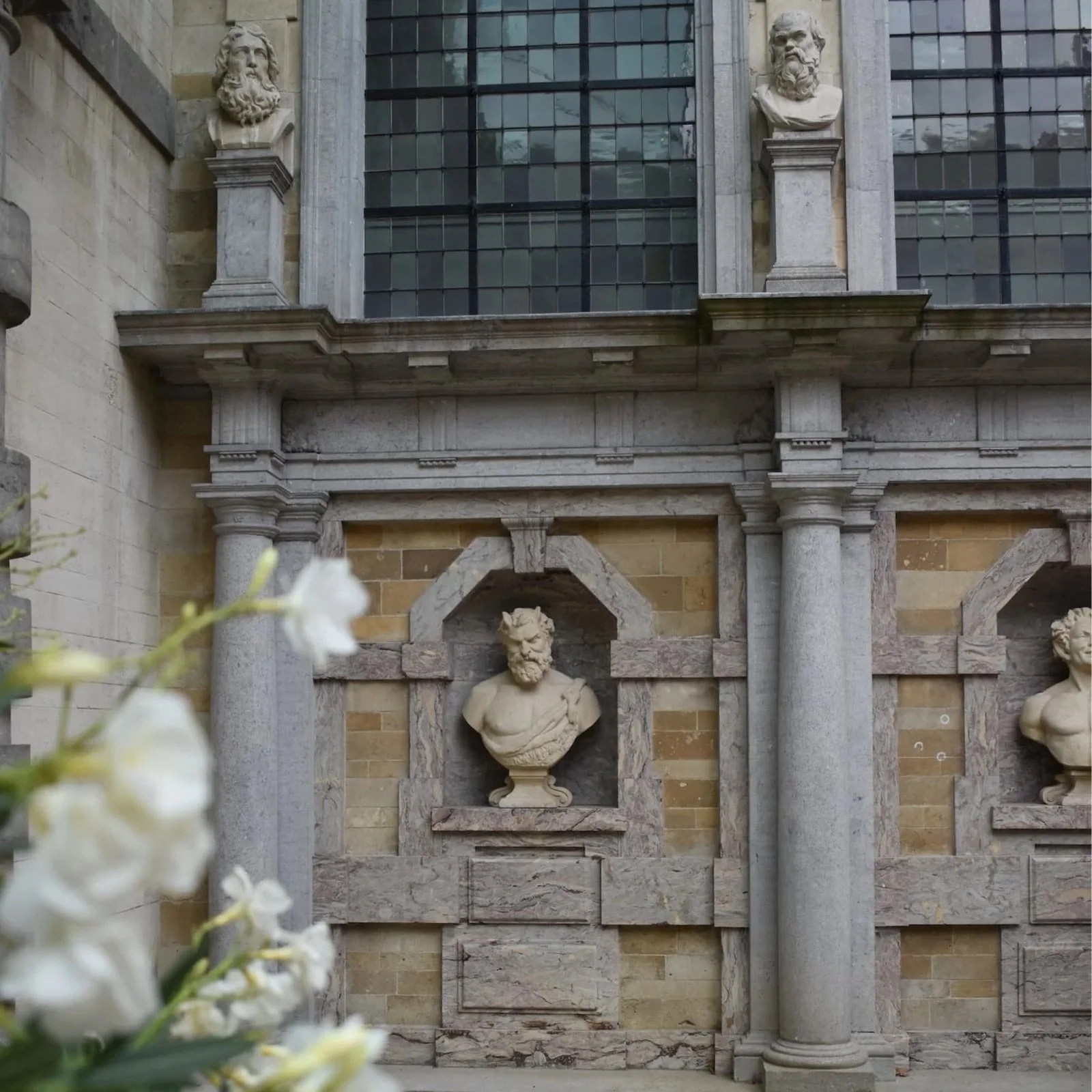 A bust statue in the garden at Rubenshuis.
