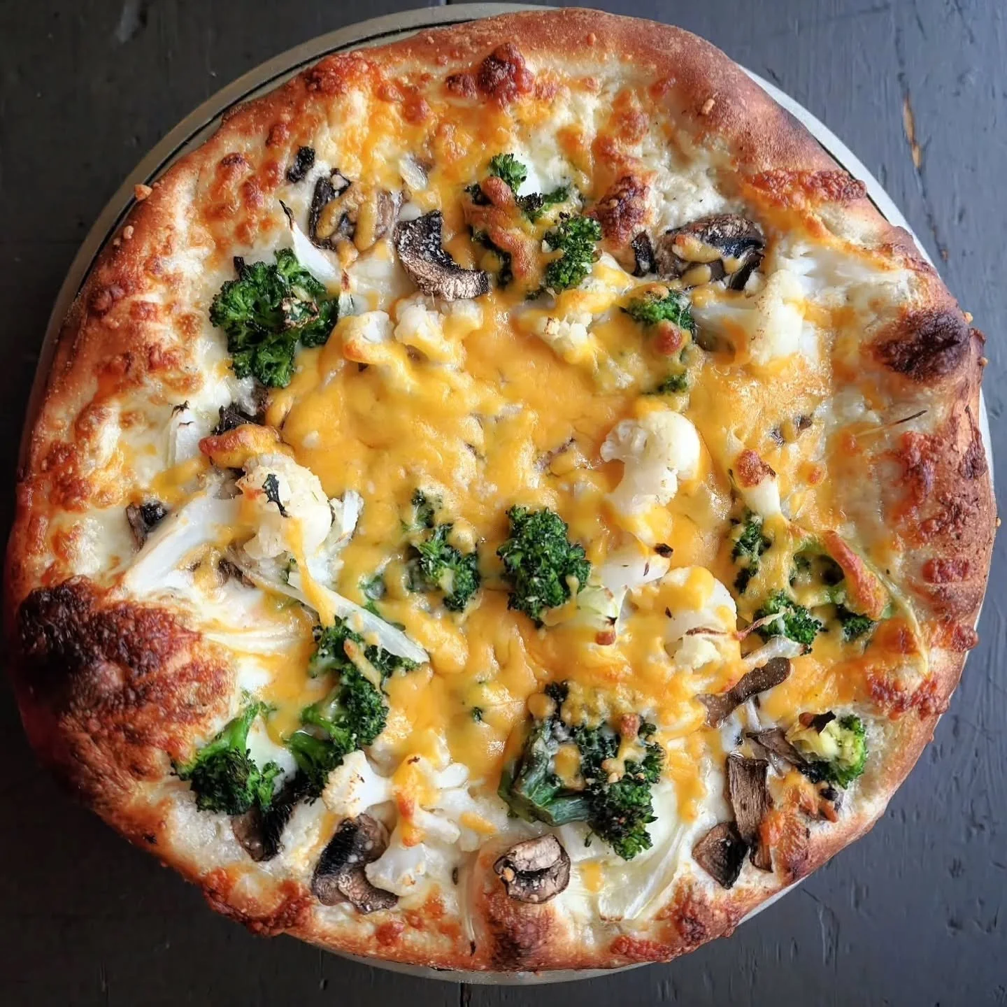 Veggie Pizza today and tomorrow! Ranch base, Mozzarella, onions, mushrooms, broccoli,  cauliflower,  cheddar, and Parm. Add bacon for an extra topping cost... you know, if you're not into the whole vegetarian thing.

#pizza #thedude #hometownpizza #v