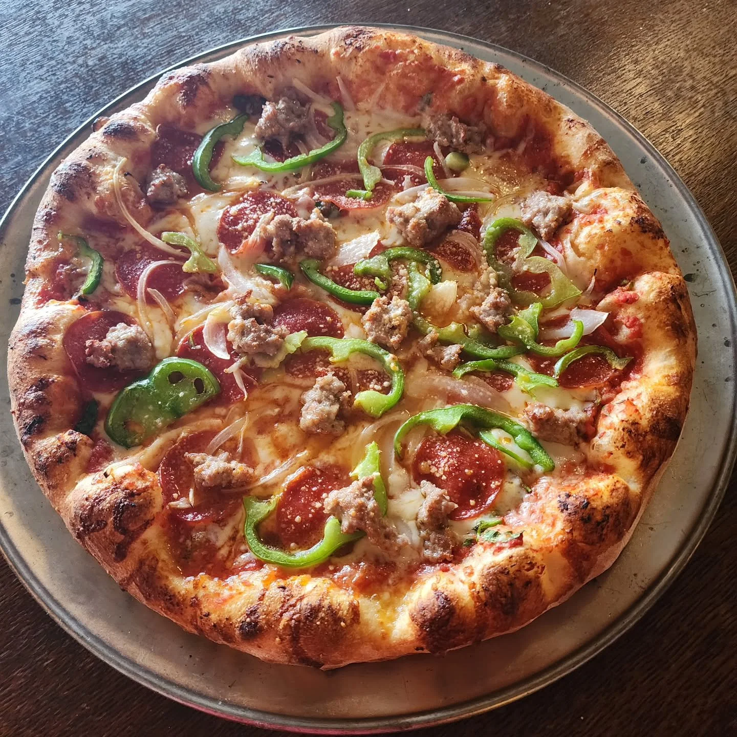 The Spicy Calabrian Pizza! Starts with our homemade Calabrian chili red sauce, mozzarella, pepperoni, onions and bell peppers, finished with chunks of Italian Sausage. Has a nice, slow heat to it. We'll have it all week!

#nofilter #pizza #hometownpi