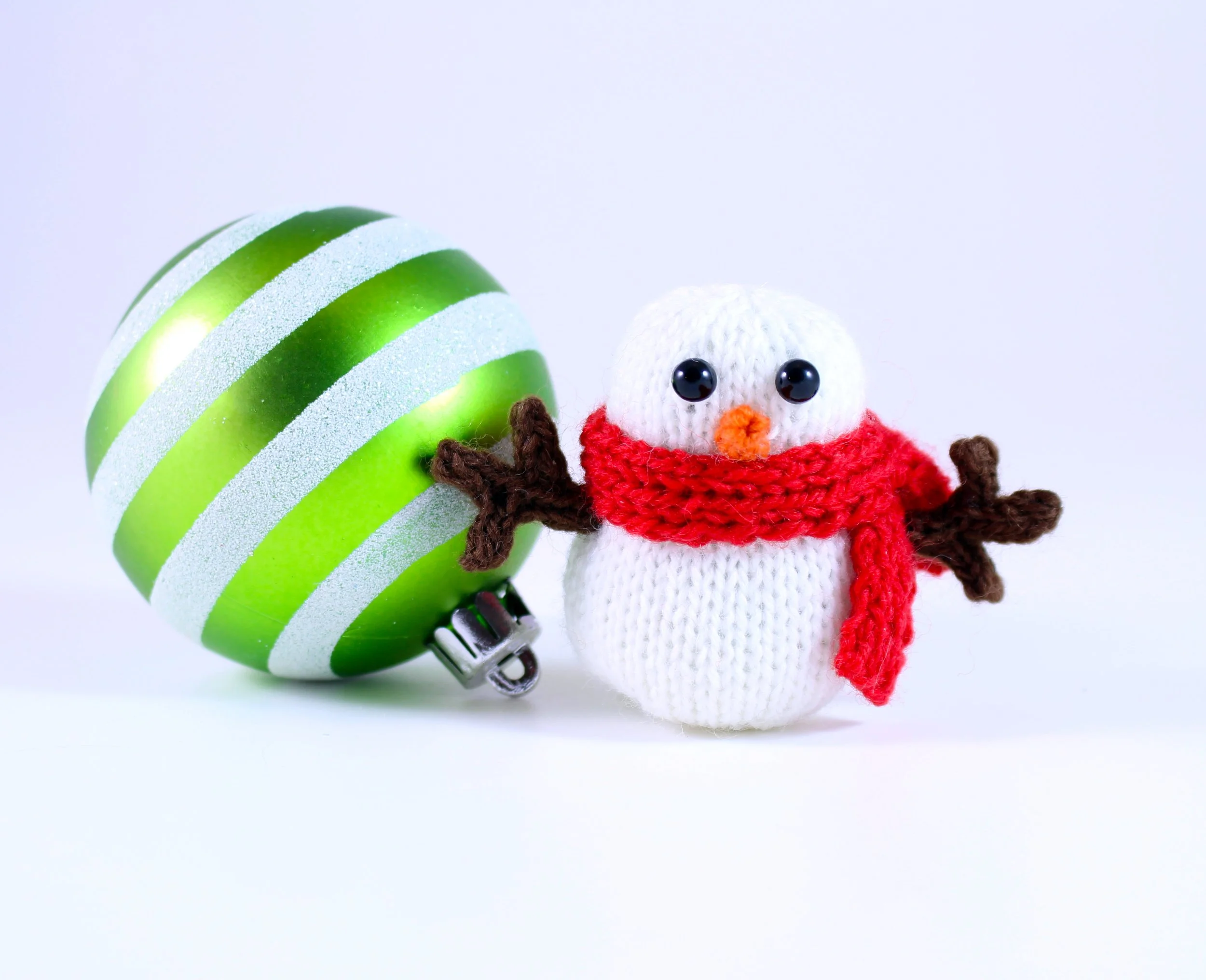 Etsysnowmanwithornament.jpg
