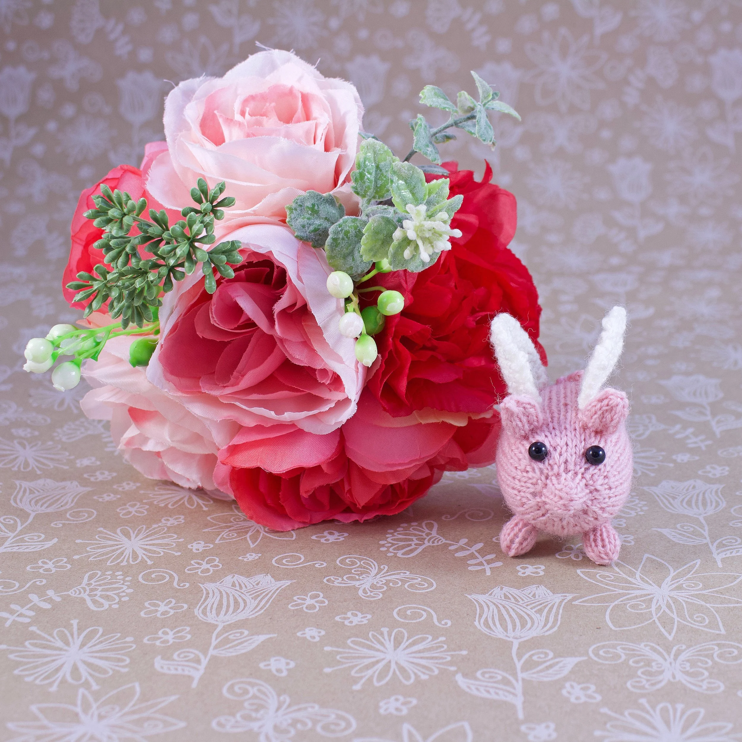 KnittedPigWithWingsWithBouquet.jpg