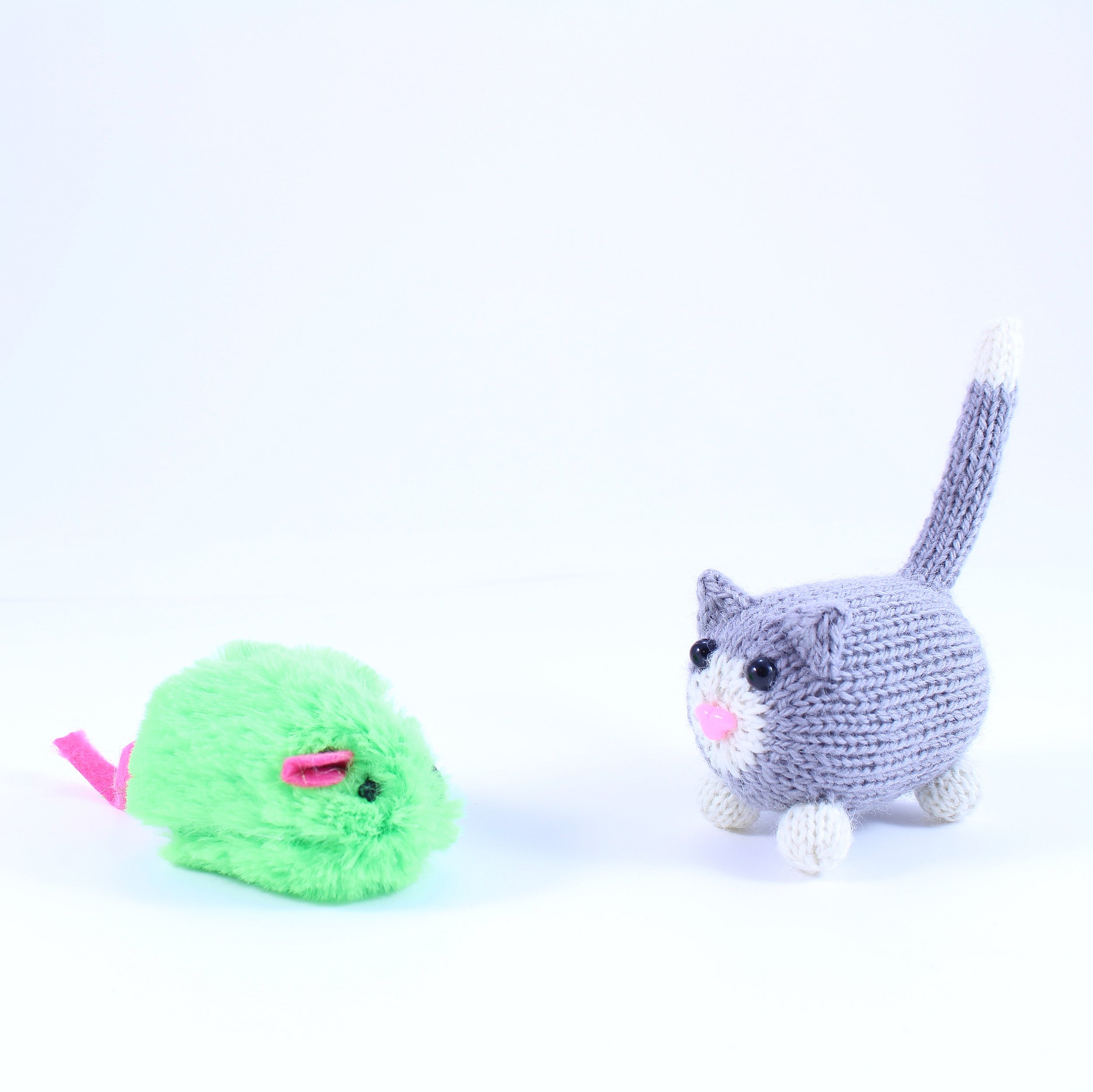 GrayKnittedPocketCatWithMouse.jpg