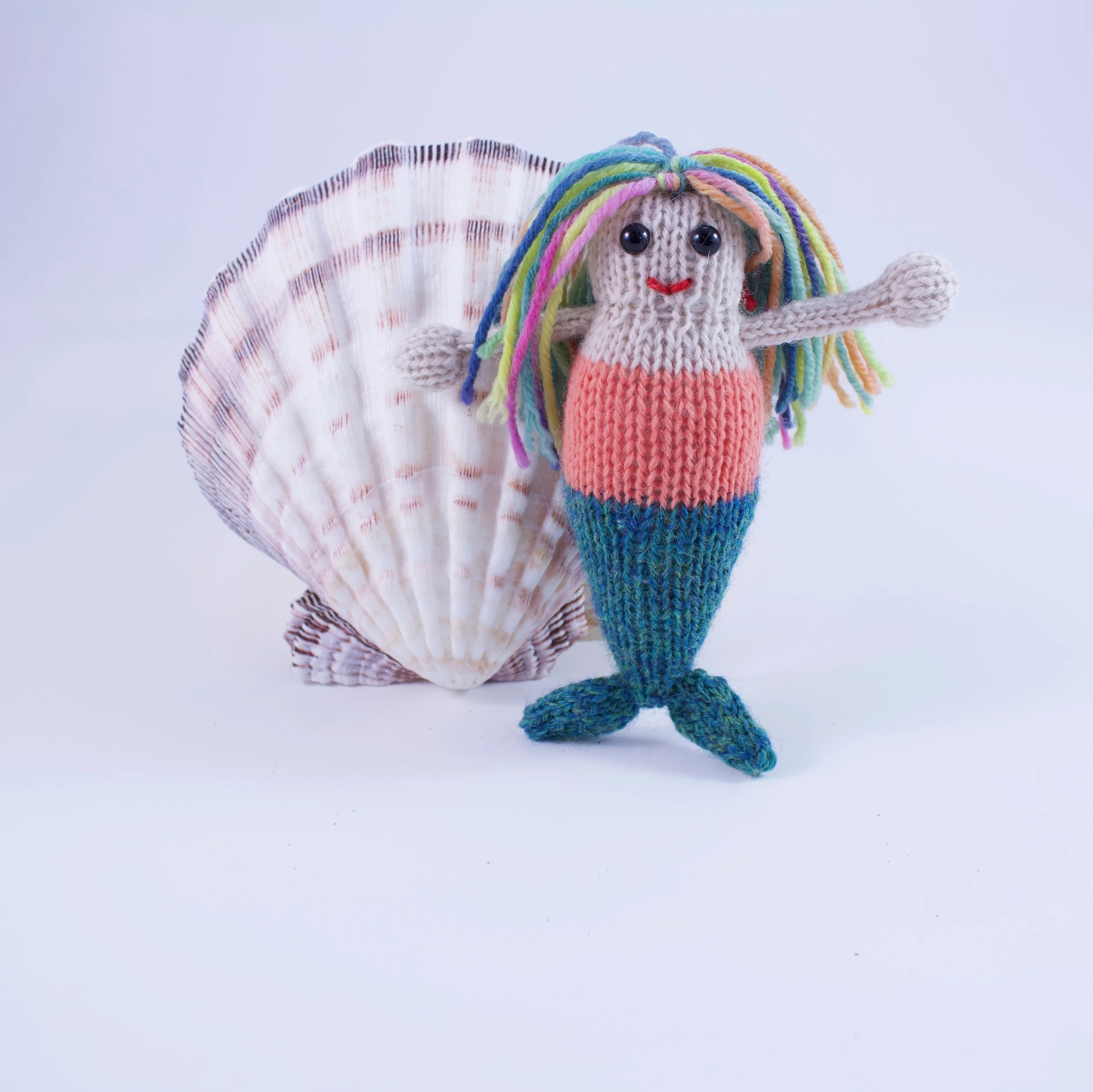 KnittedPocketMermaidWithShell.jpg