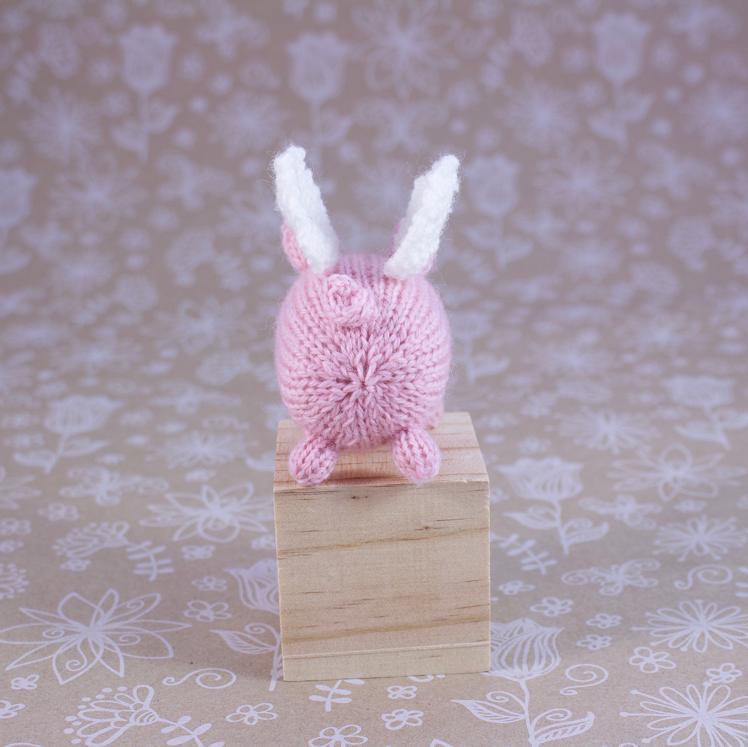 KnittedPigWithWingsButt.jpg