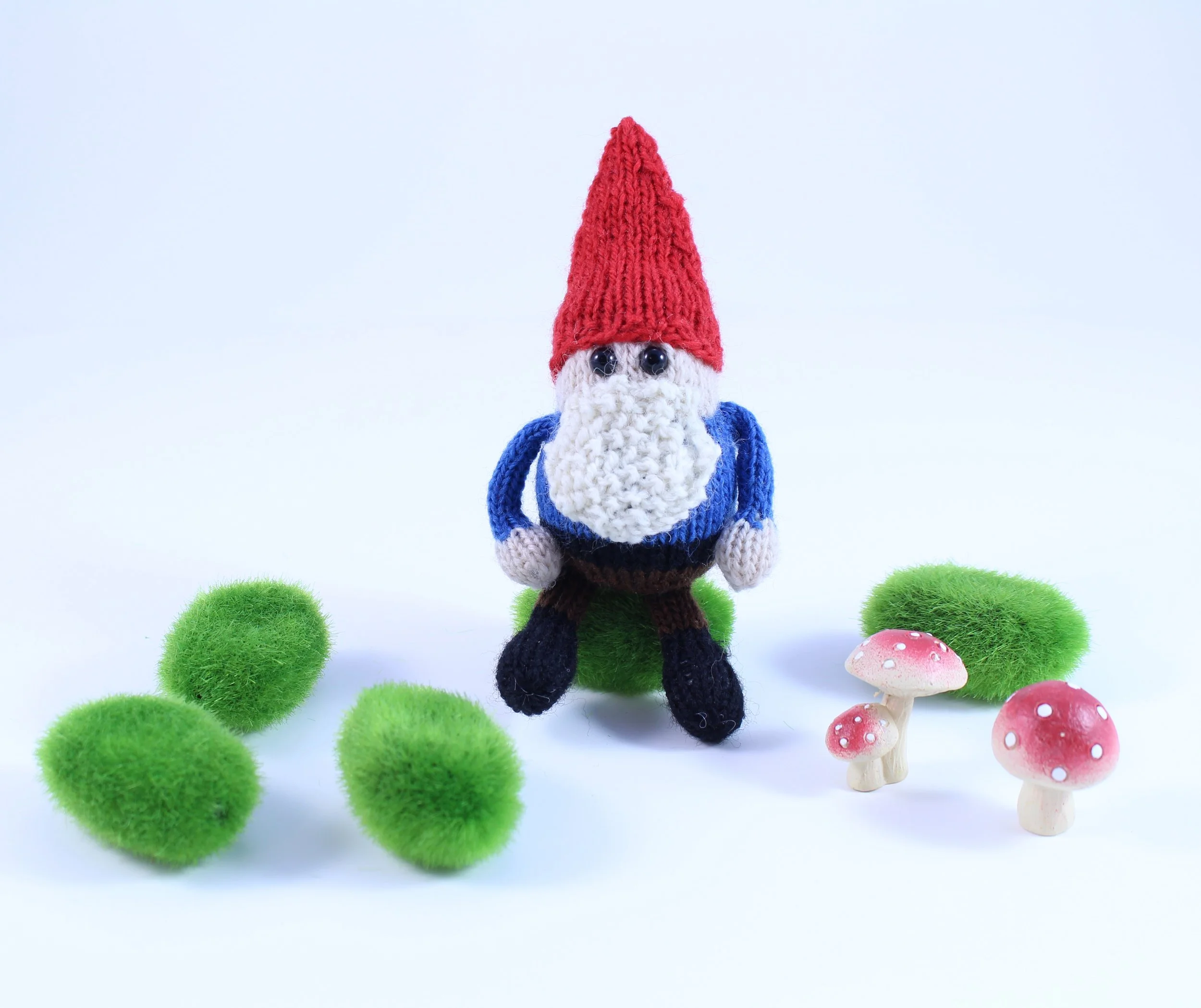 pocketgnomewithtoadstoolsandmosscloseup.jpg