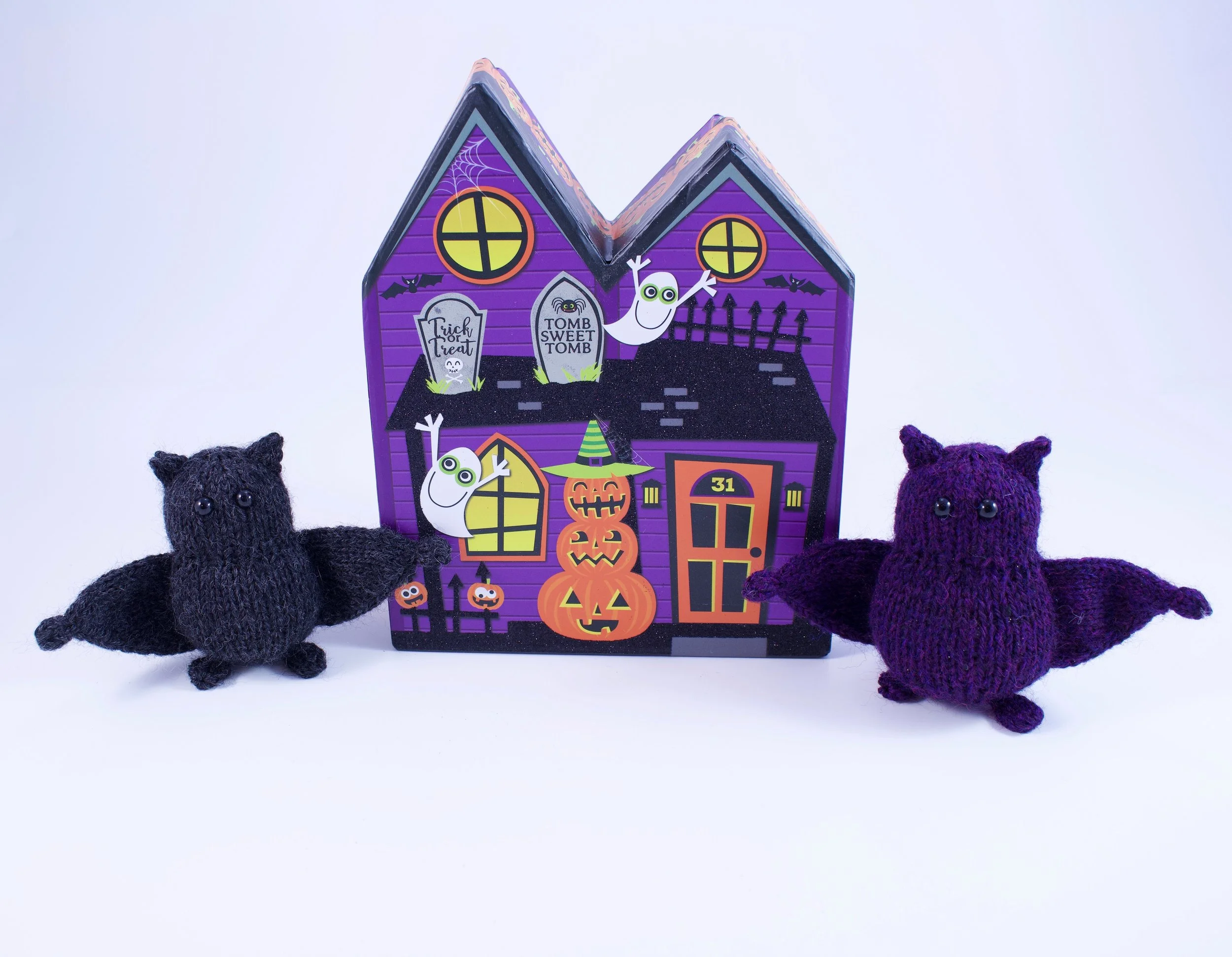 KnittedPocketBatsWithHalloweenHouse.jpg