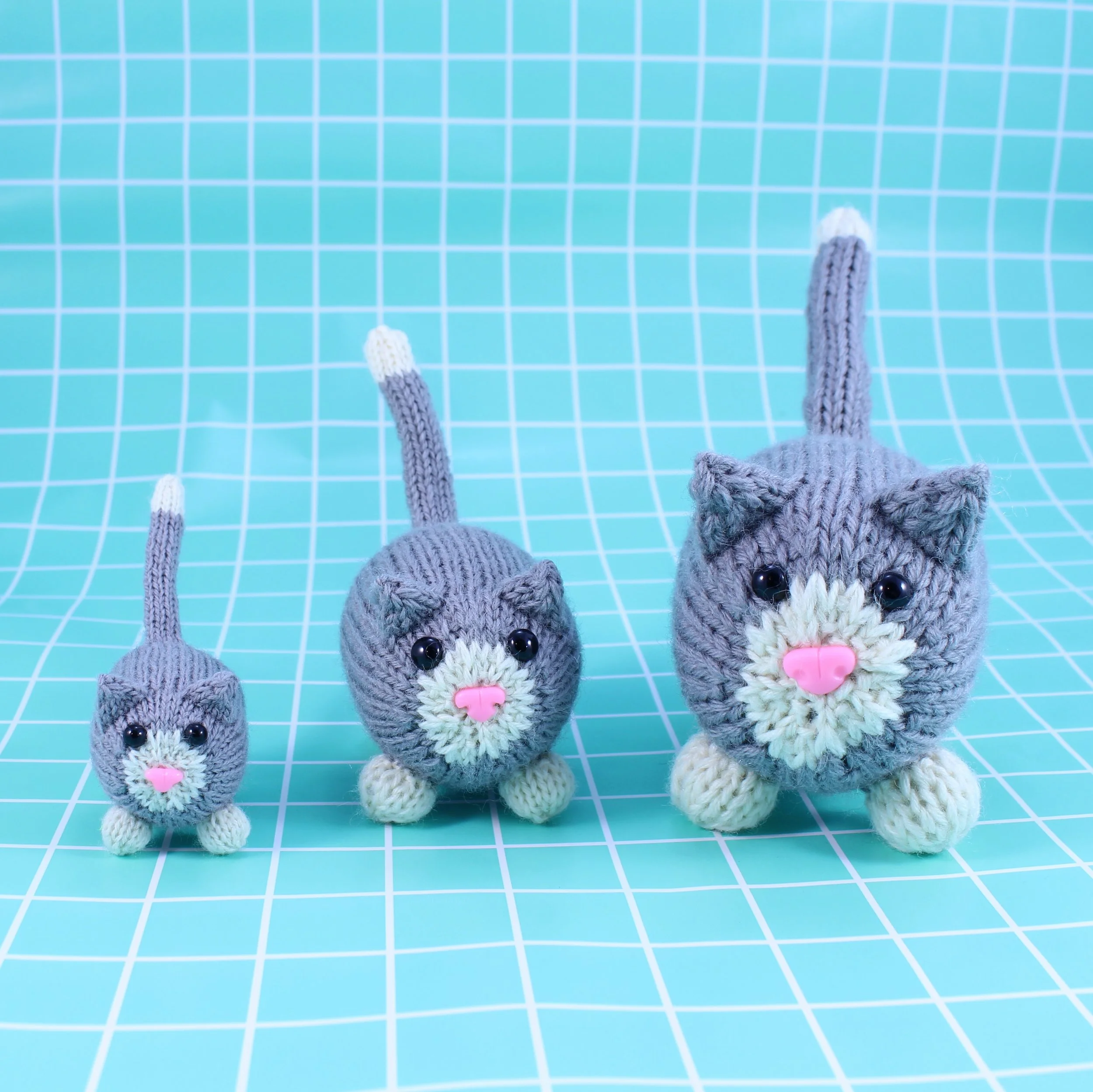 3knittedpocketcats.jpg