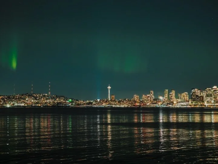 I&rsquo;ve made the drive down to Alki Beach, chasing the chance of seeing the northern lights over the Space Needle, more times than I can count. 

Wild to finally see this beauty in Seattle 💚
01/20/2025 - 10:30pm