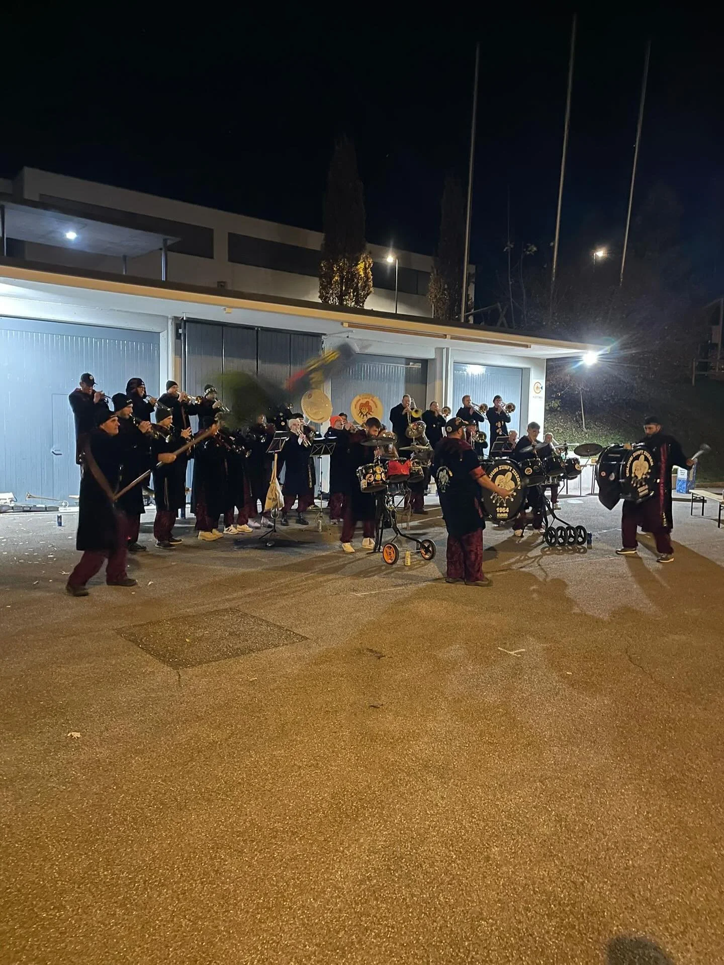 Gester h&auml;mmer gstartet!!🍻🎊🎉🥳
Mit em Startschuss i die 5. Jooreszit am 11.11. isch s endlich losgange 🎶🎺
Danke f&uuml;r de Bsuech und mir freue eus wahnsinnig uf d Fasnacht 2026
#gugge #fasnacht #gansgeil #5jooreszyt #chluuri