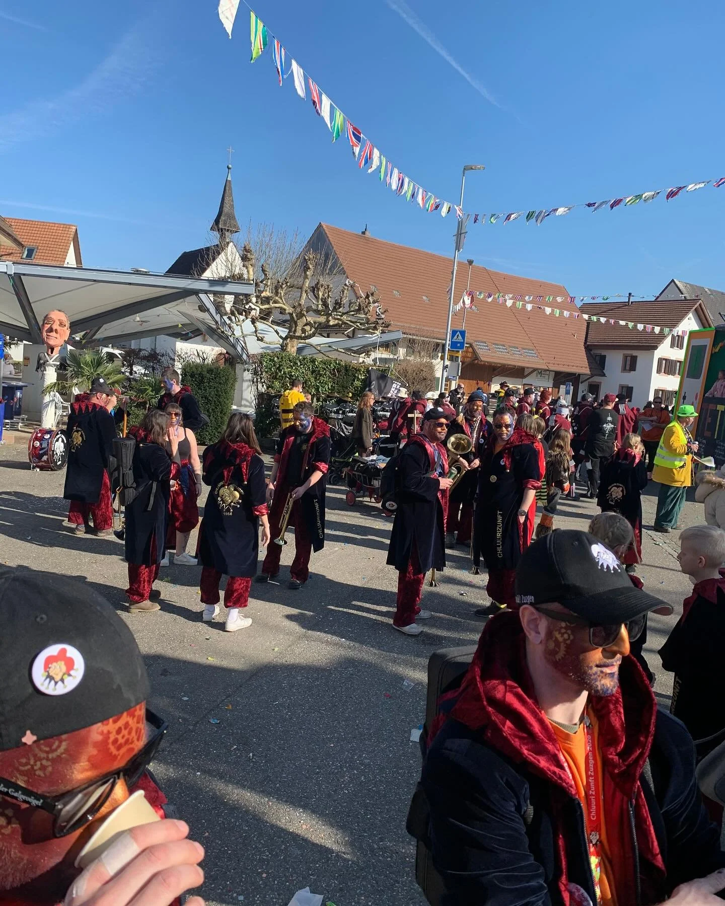 Und scho wider isch d Fasnacht 2025 verbii..
Danke euch allne wo eus si cho loose und Untersch&uuml;tze mir hei es riese F&auml;scht mit eu gha🎉🎉 
Es letschts Mol da Johr ch&ouml;nnder eus no am 15.M&auml;rz in Lieschtel am Cherus gseh🎊🎊