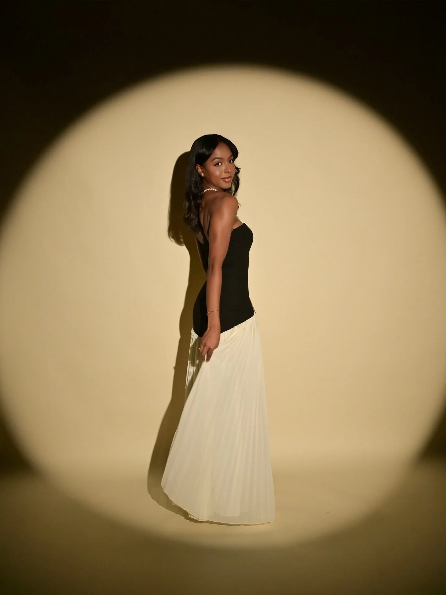 Introducing the Blair Chiffon Dress @shopcasmir 🖤
&bull;
&bull;
&bull;
#weddingguestdress #weddingguest #eveningdress #eveningwear #chiffondress #blacktieevent