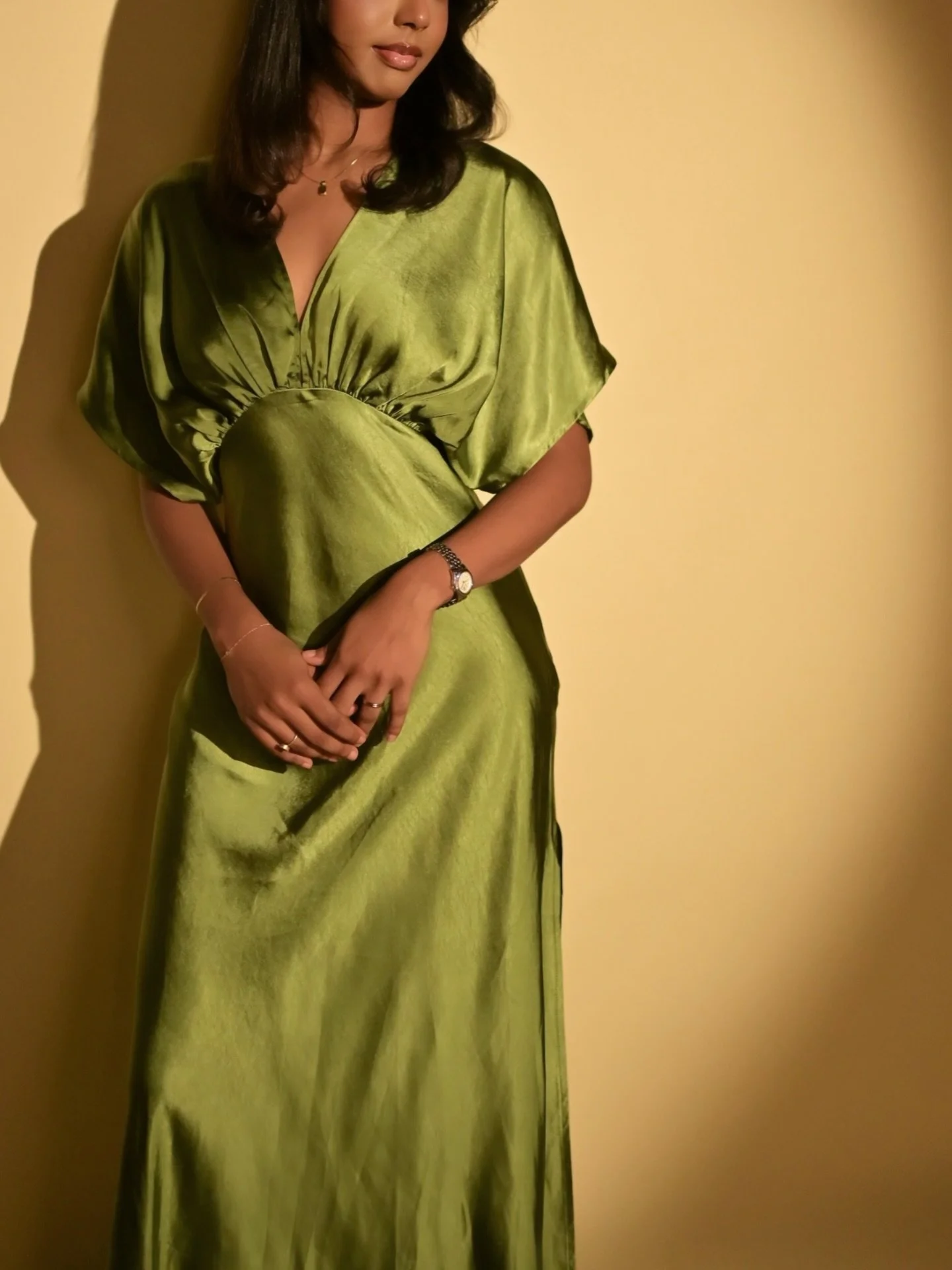 Keeping it classy for the holidays in the Liora Dress✨
&bull;
&bull;
&bull;
#holidaydress #weddingguestdress #weddingguestoutfit #femininestyle #quietluxury