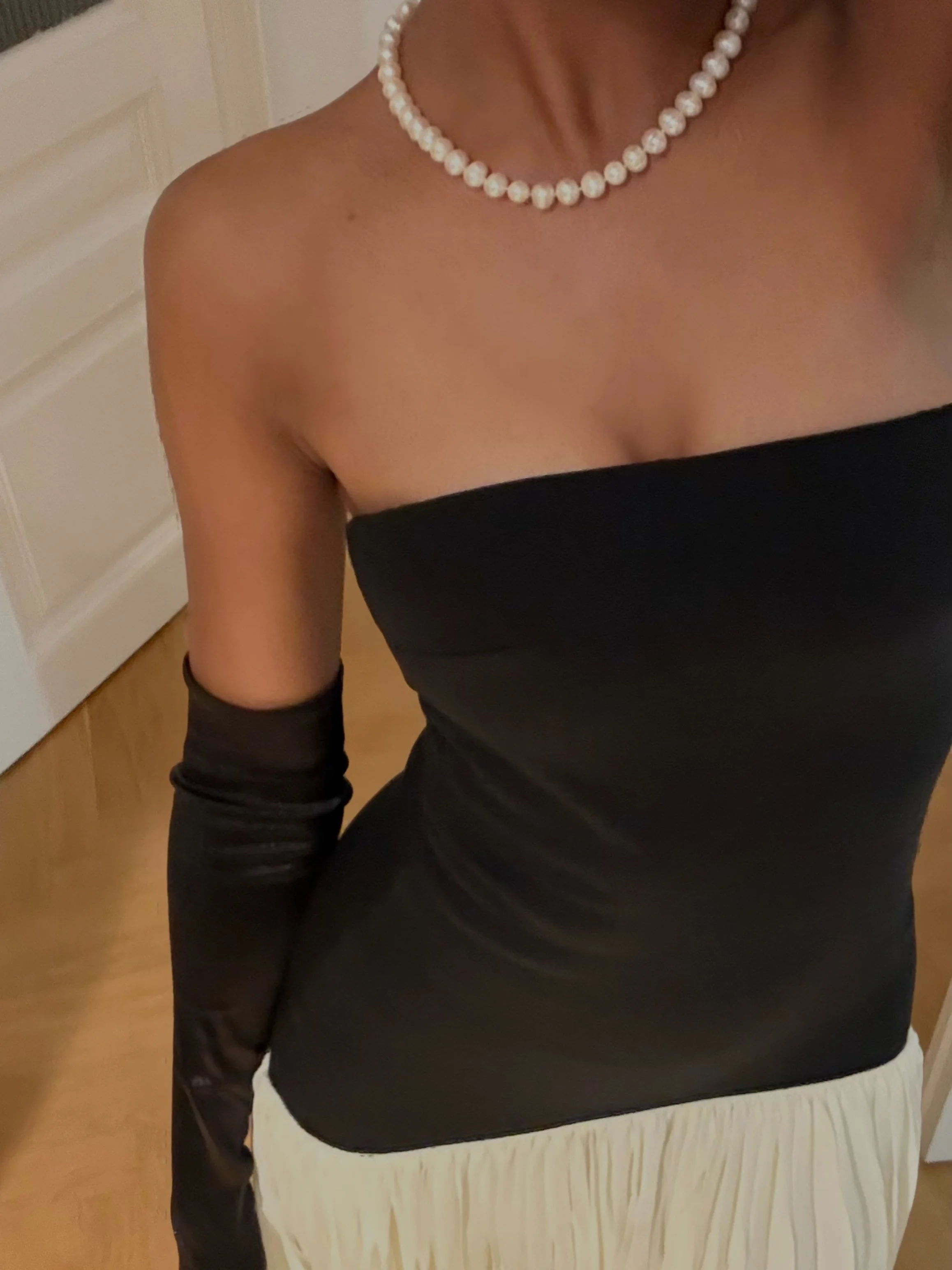 Simple is best when the details say the most.
A sculpted neckline, satin gloves, and soft pleating through the skirt. The Blair Chiffon is quiet drama✨
&bull;
&bull;
&bull;
#eveningwear #allblackstyle #timelessfashion #eveningstyle #femininestyle