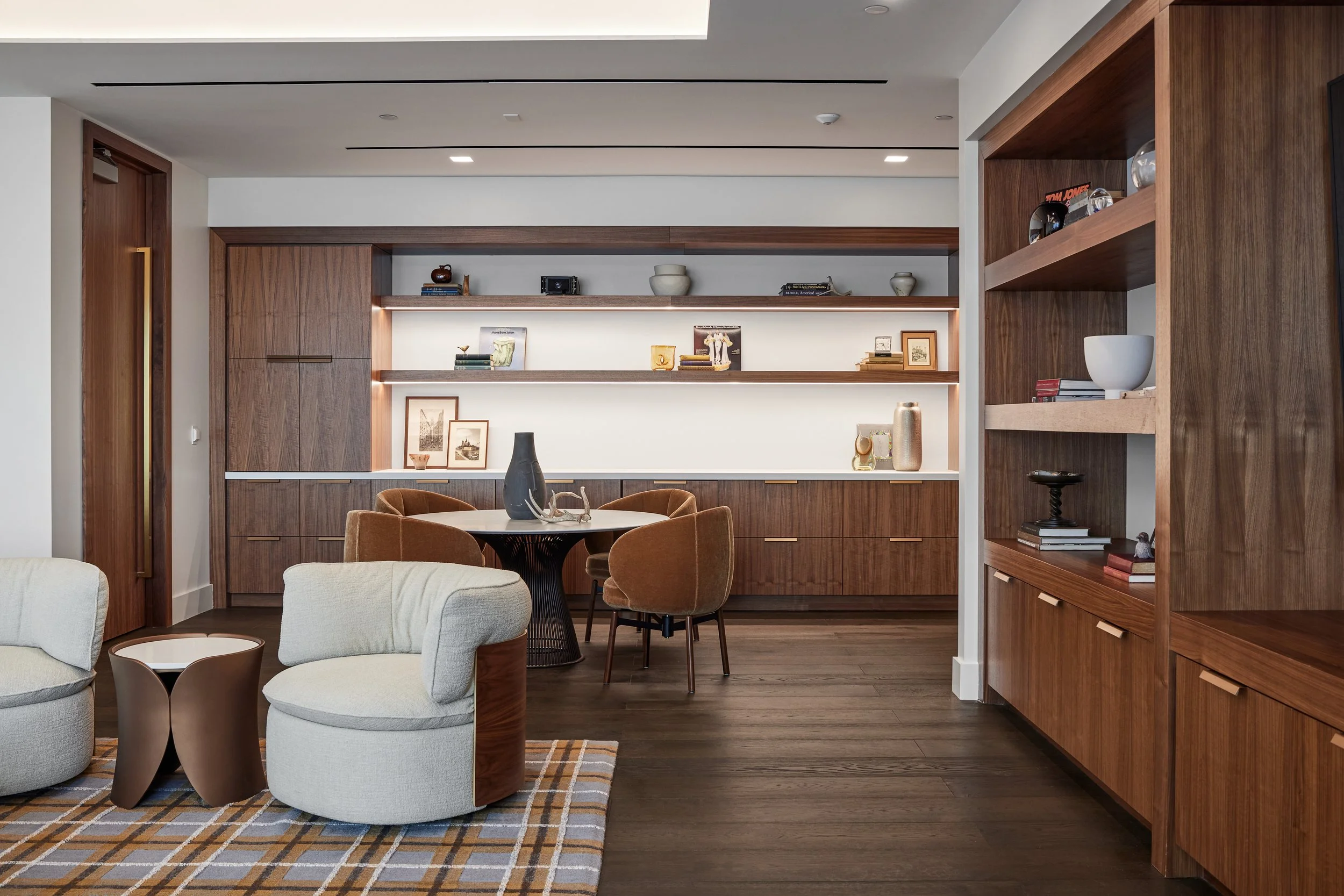 006_executive_lounge2_193.jpg