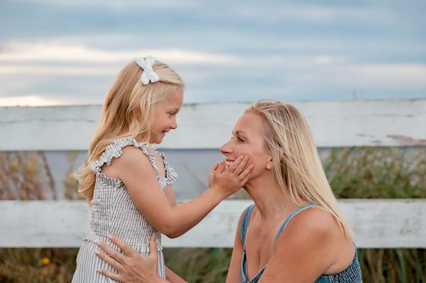 I love how this blue shoot turned out! 💙🌞 
#mukilteophotography #bluephotography