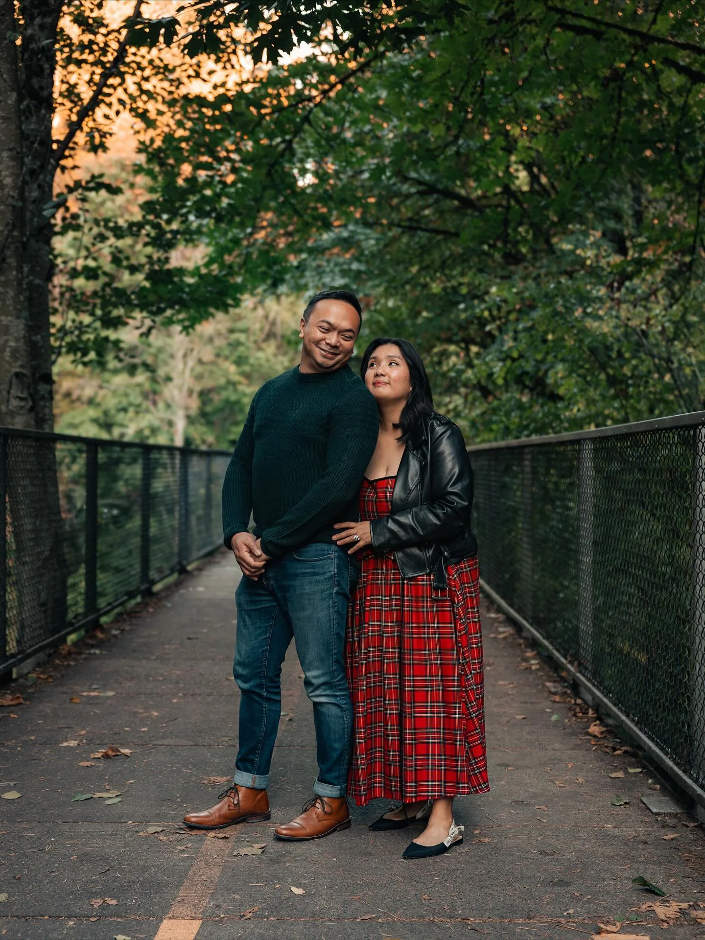 🍁 Autumn sessions always have their own kind of magic. 
#edmondsphotographer #mukilteophotographer